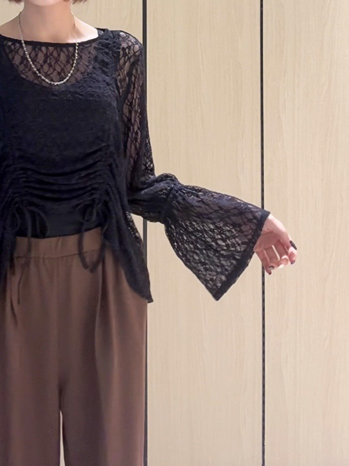 𝐜𝐡𝐢𝐤𝐚さんの「SHOO･LA･RUE｜レースで華やかに映える 旬な透け感の レースシャーリングトップス」を使ったコーディネート