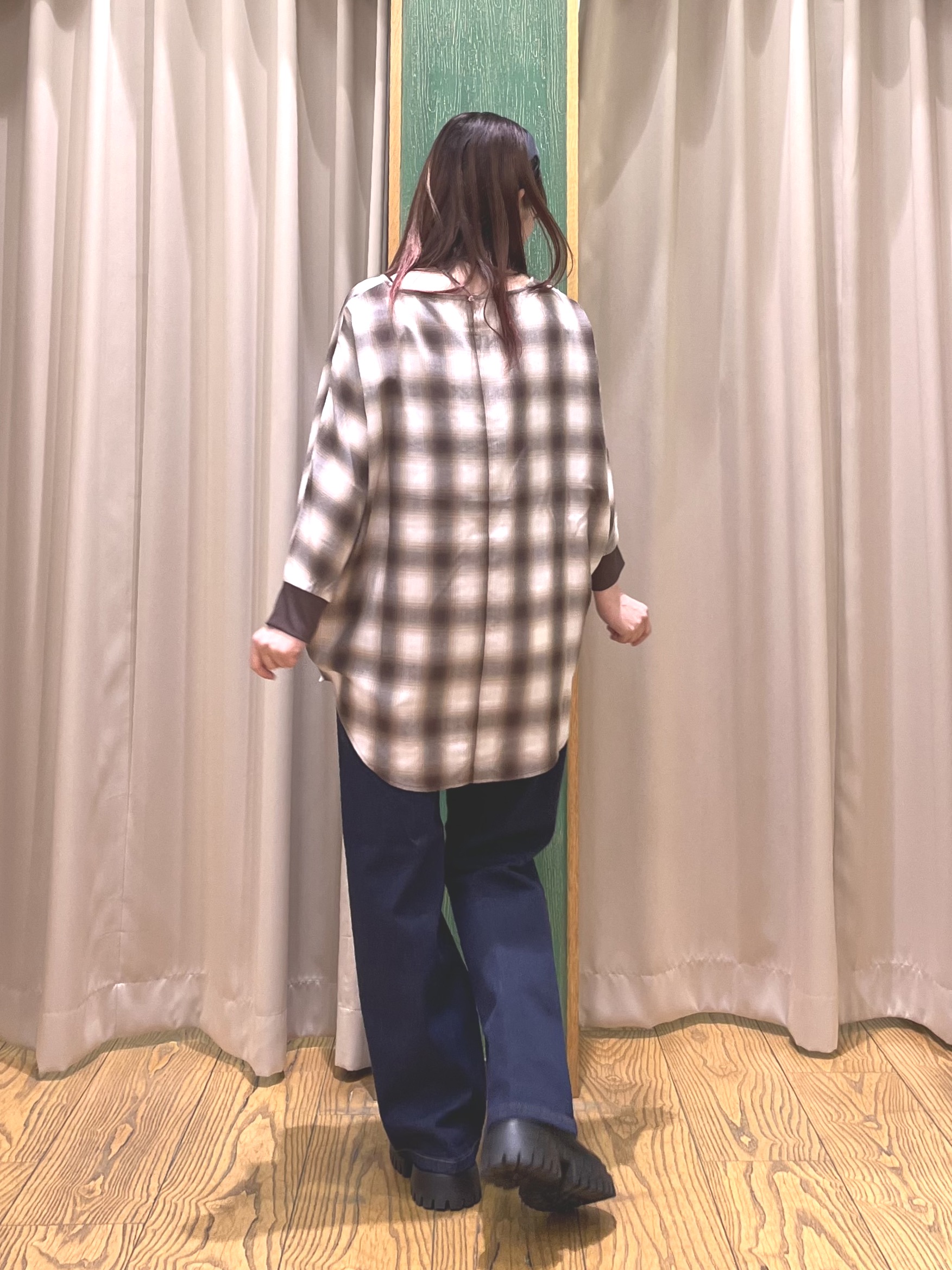 ゆっきーさんの「SHOO･LA･RUE｜【着丈選べる/洗濯後しわになりにくい】インせず着られる ドルマンブラウス」を使ったコーディネート