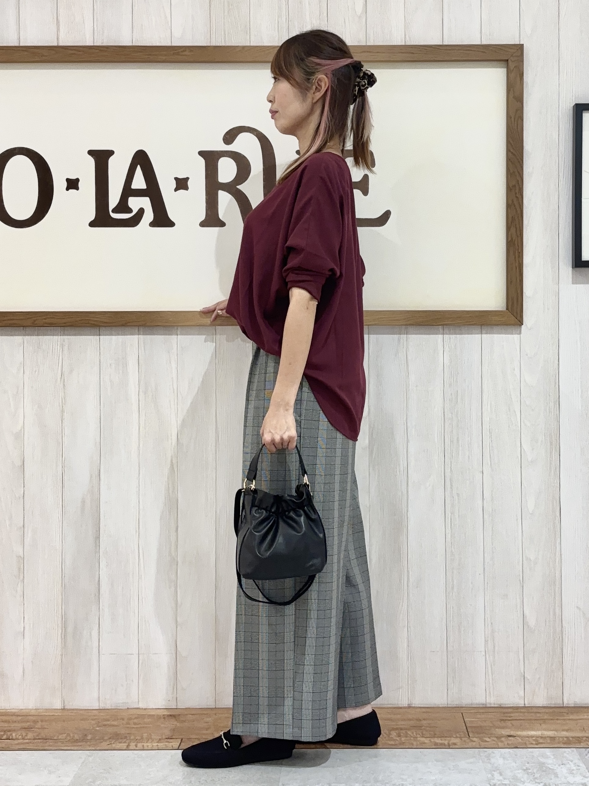 みきぽんさんの「SHOO･LA･RUE｜【着丈選べる/洗濯後しわになりにくい】インせず着られる ドルマンブラウス」を使ったコーディネート