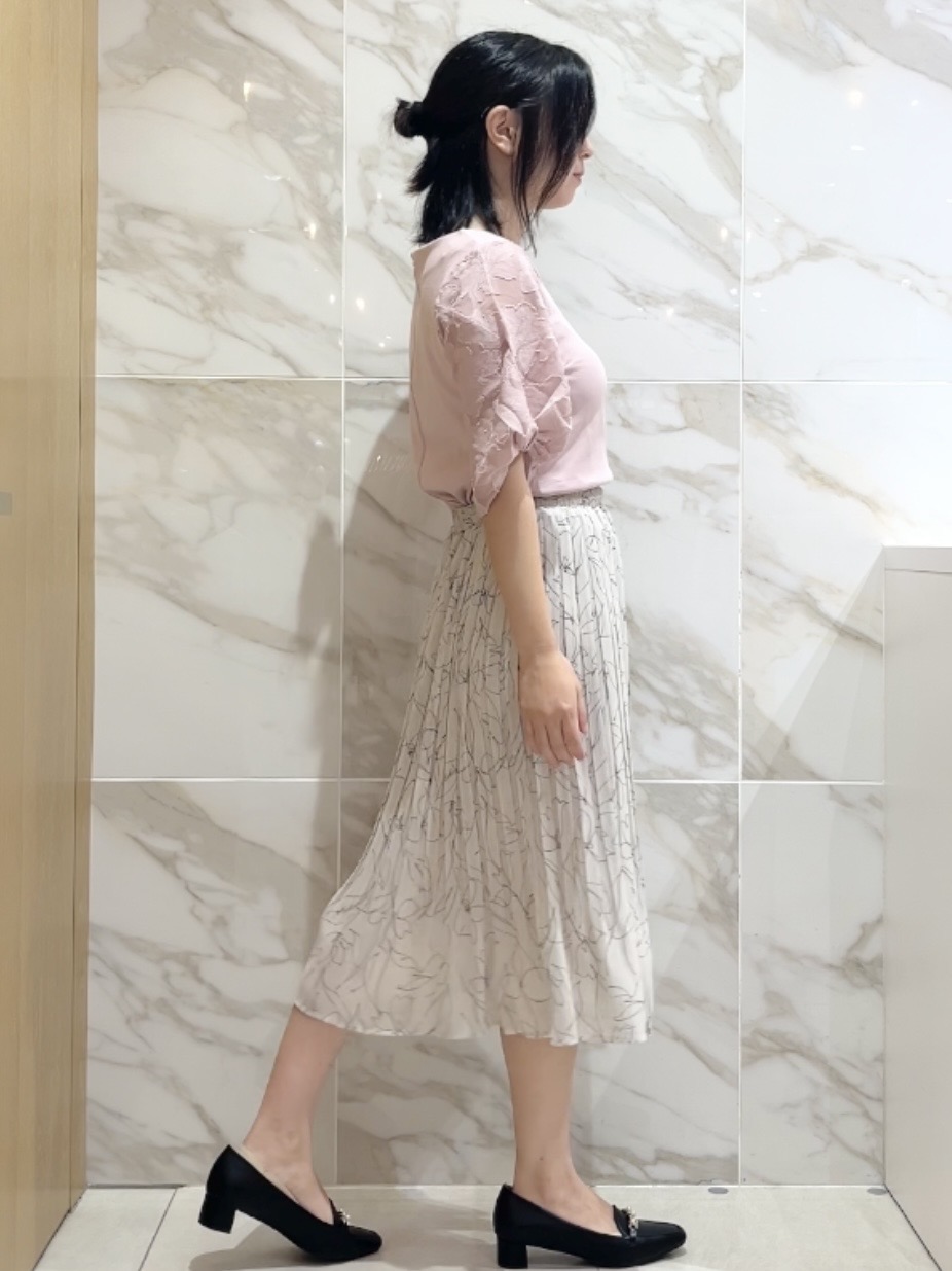 しおりさんの「index｜花柄ジャカード５分袖トップス《接触冷感／UVケア／洗濯機OK》」を使ったコーディネート