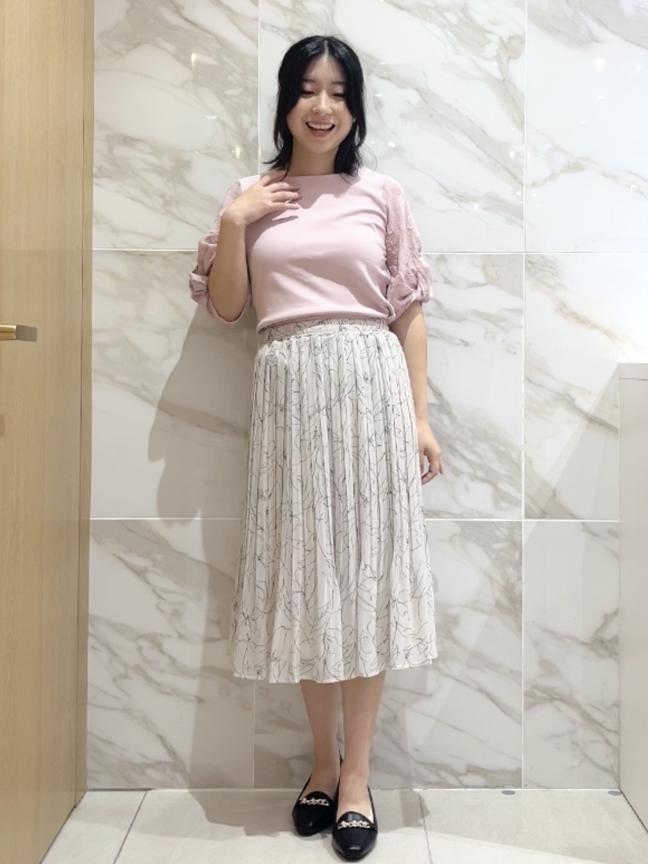 しおりさんの「index｜花柄ジャカード５分袖トップス《接触冷感／UVケア／洗濯機OK》」を使ったコーディネート