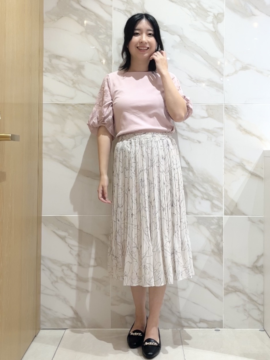 しおりさんの「index｜花柄ジャカード５分袖トップス《接触冷感／UVケア／洗濯機OK》」を使ったコーディネート