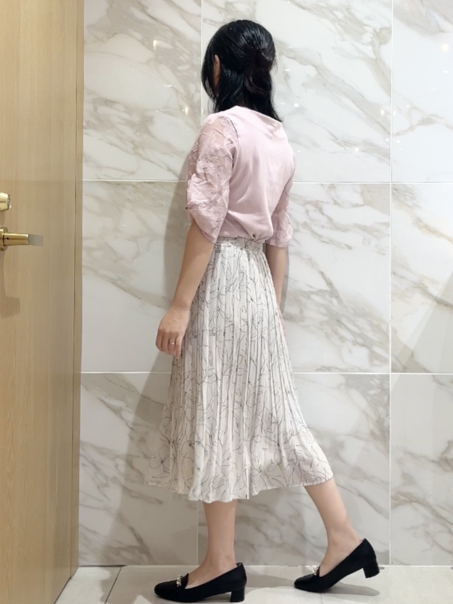 しおりさんの「index｜花柄ジャカード５分袖トップス《接触冷感／UVケア／洗濯機OK》」を使ったコーディネート