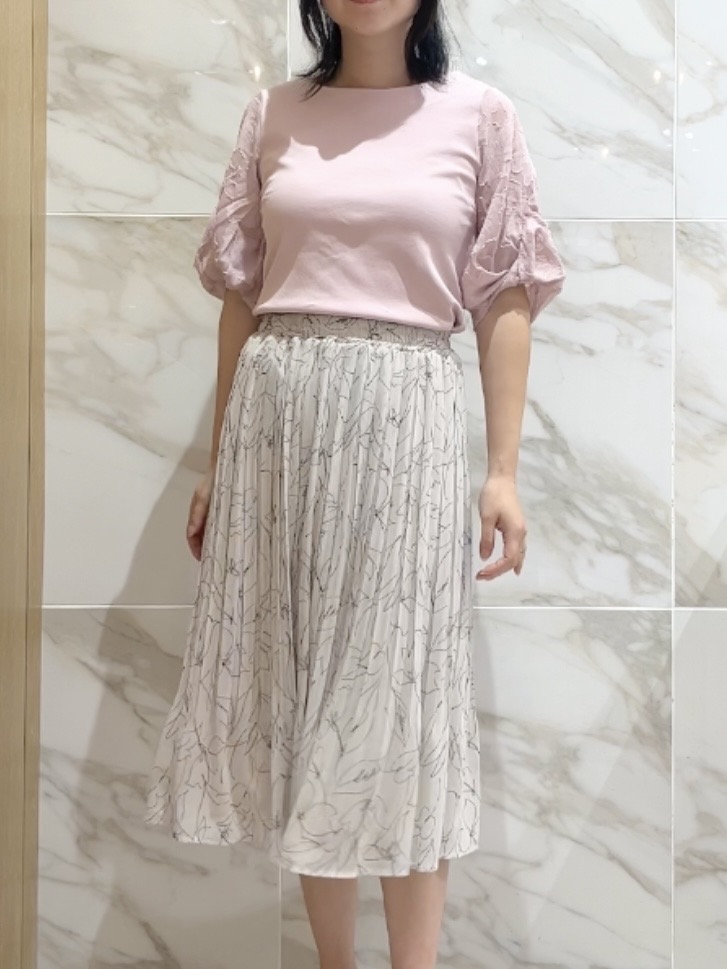 しおりさんの「index｜花柄ジャカード５分袖トップス《接触冷感／UVケア／洗濯機OK》」を使ったコーディネート