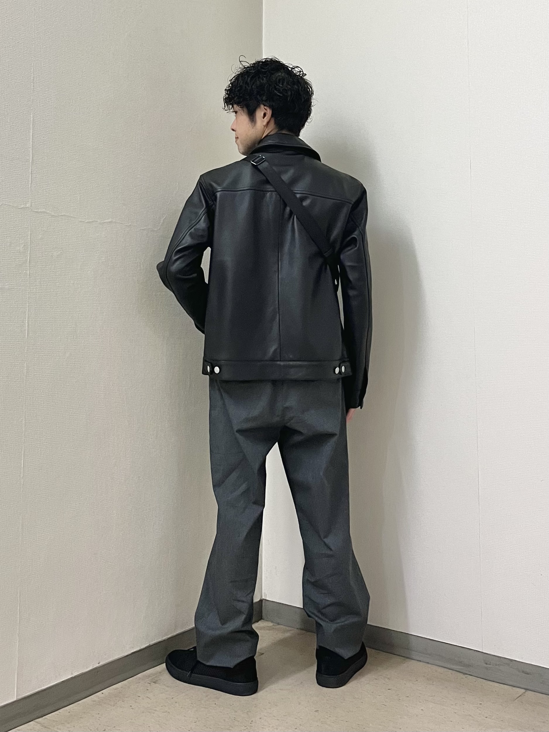 URAさんの「TAKEO KIKUCHI｜【BOWLER HAT LABEL】シングルレザーライダースジャケット」を使ったコーディネート