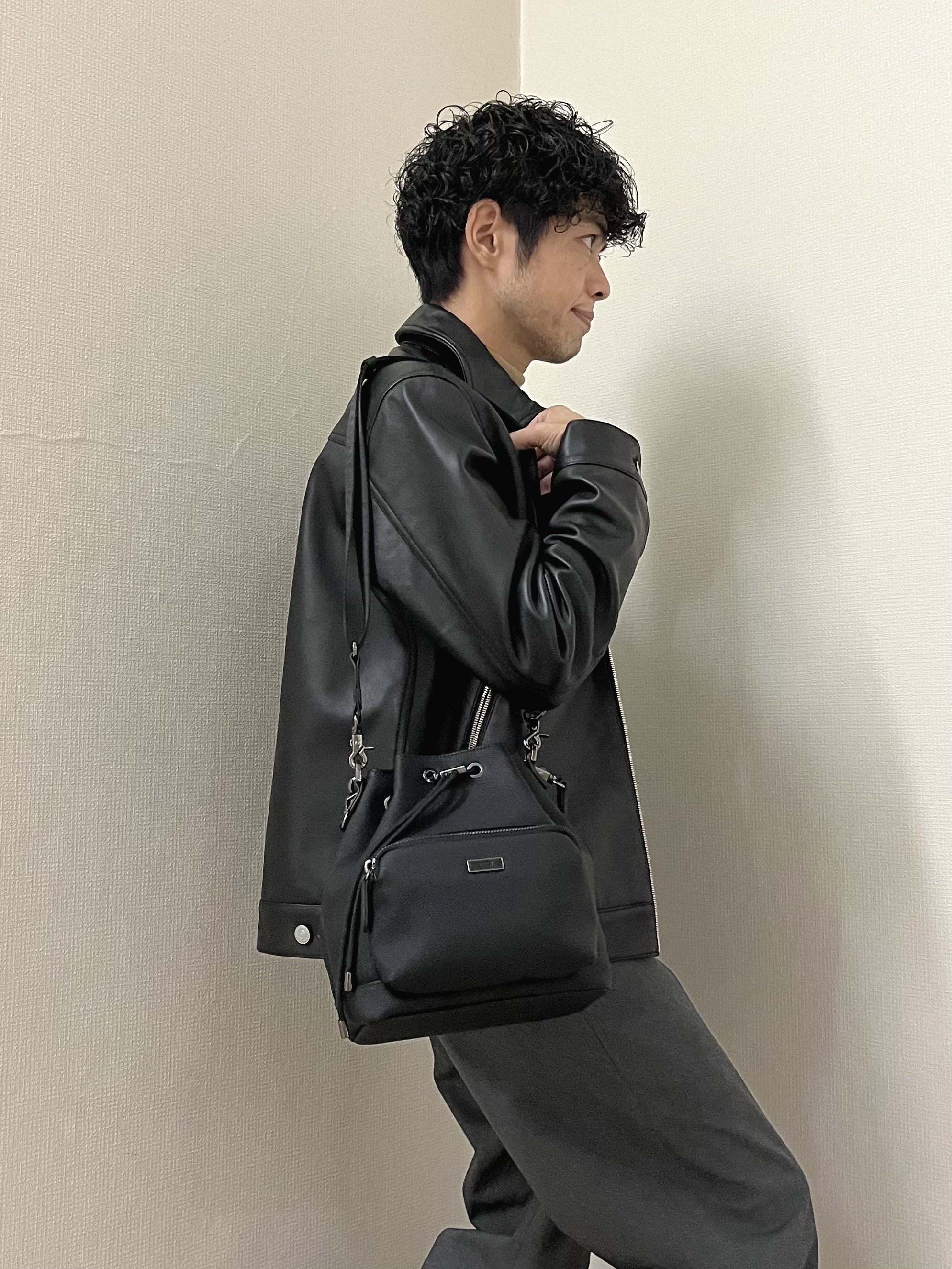 URAさんの「TAKEO KIKUCHI｜【BOWLER HAT LABEL】シングルレザーライダースジャケット」を使ったコーディネート