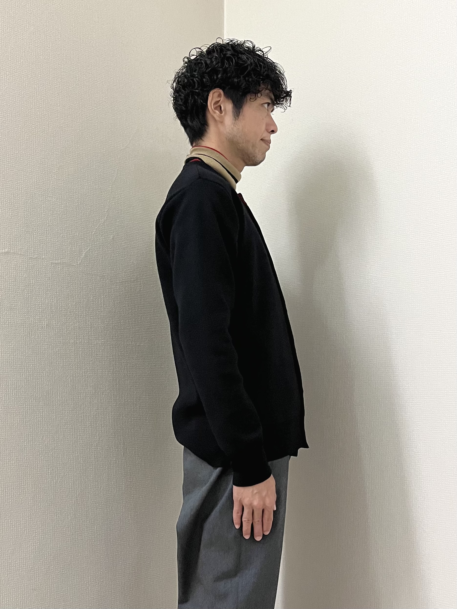 URAさんの「TAKEO KIKUCHI｜【BOWLER HAT LABEL】日本製クルーネックカーディガン」を使ったコーディネート
