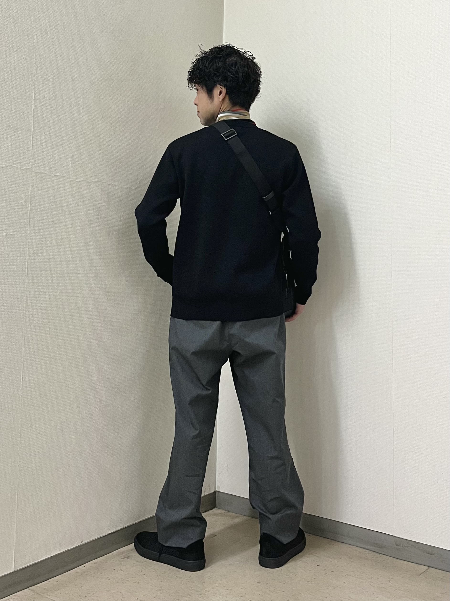 URAさんの「TAKEO KIKUCHI｜【BOWLER HAT LABEL】日本製クルーネックカーディガン」を使ったコーディネート