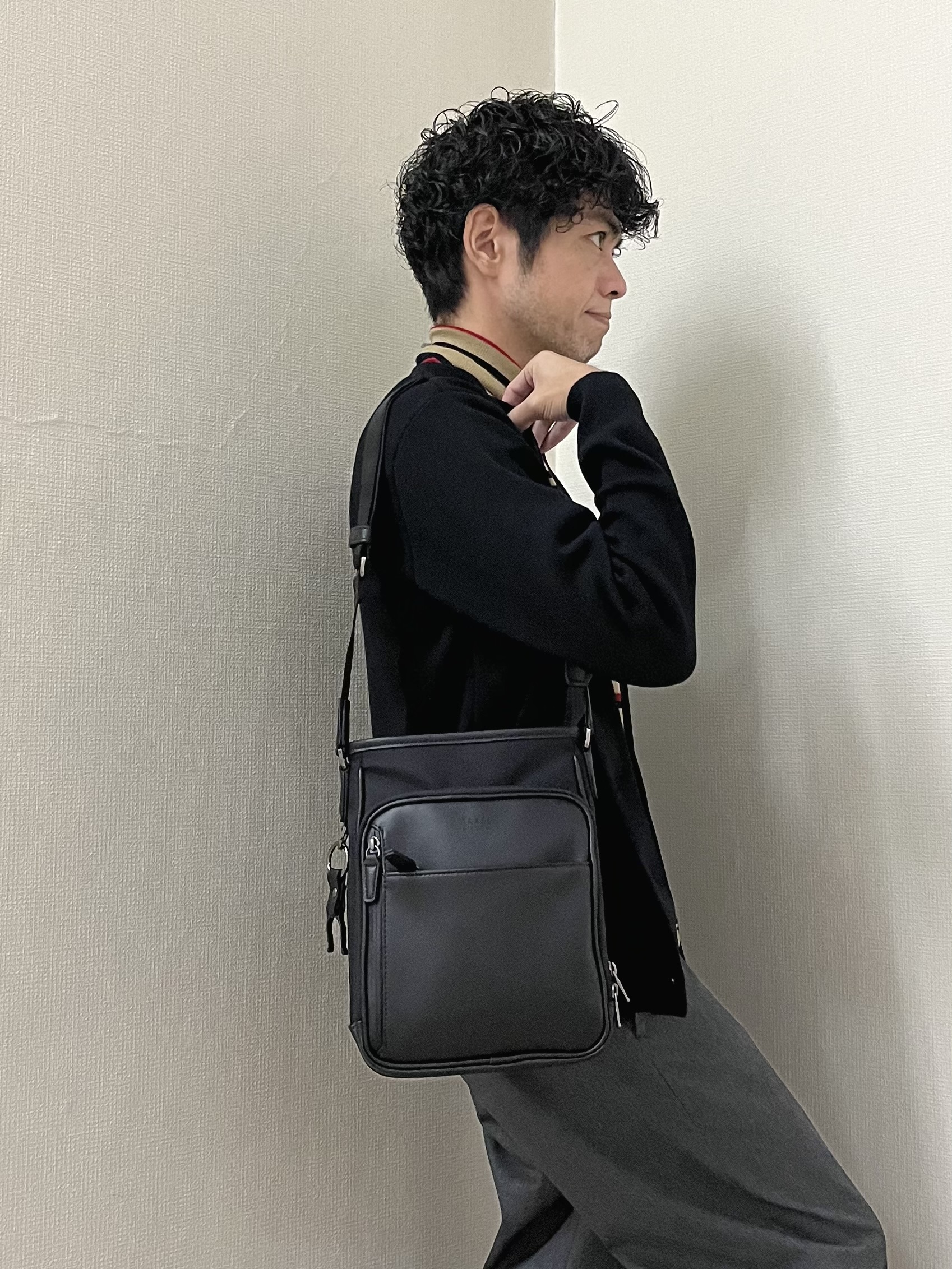 URAさんの「TAKEO KIKUCHI｜【BOWLER HAT LABEL】日本製クルーネックカーディガン」を使ったコーディネート