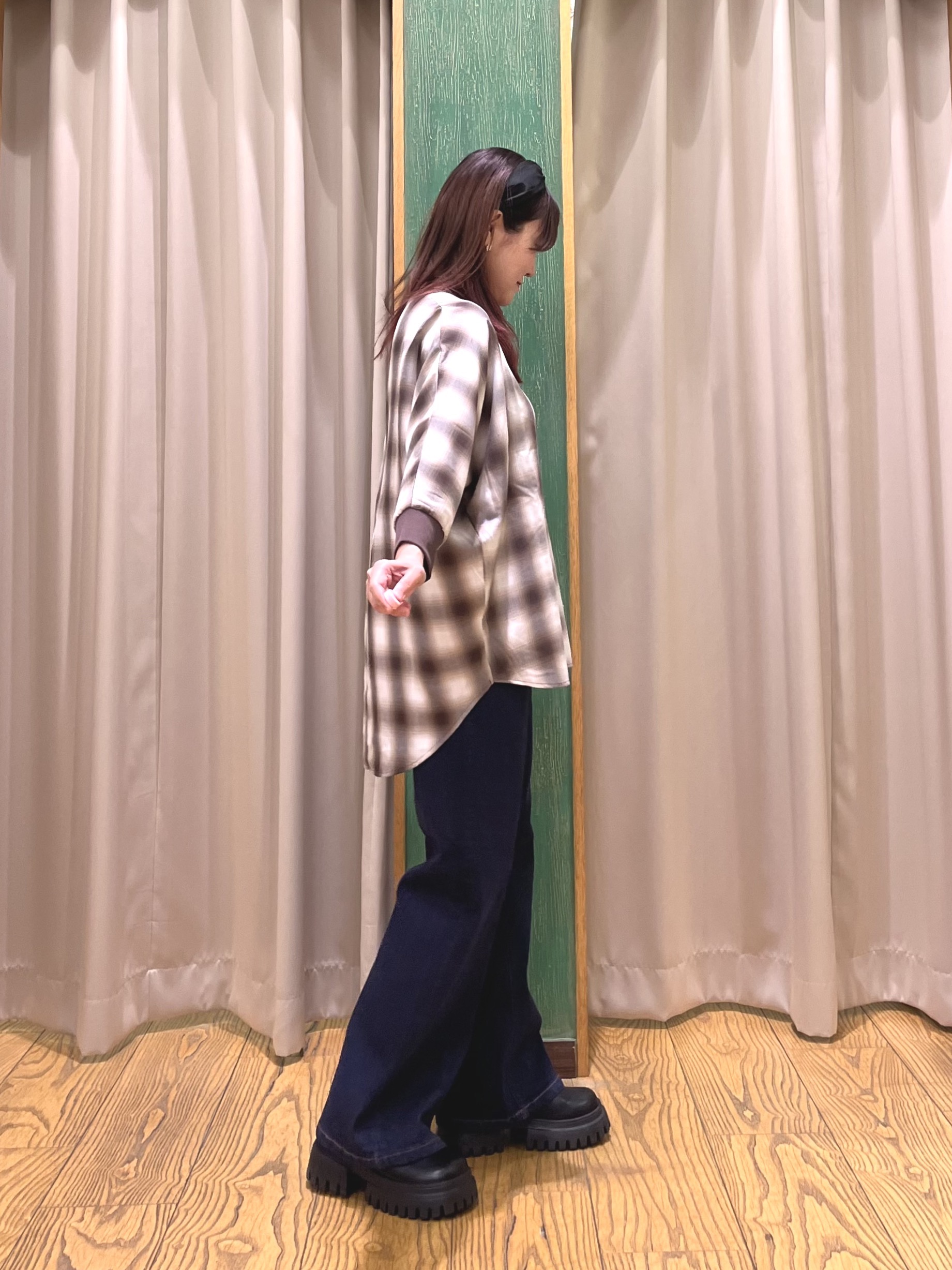 ゆっきーさんの「SHOO･LA･RUE｜【着丈選べる/洗濯後しわになりにくい】インせず着られる ドルマンブラウス」を使ったコーディネート