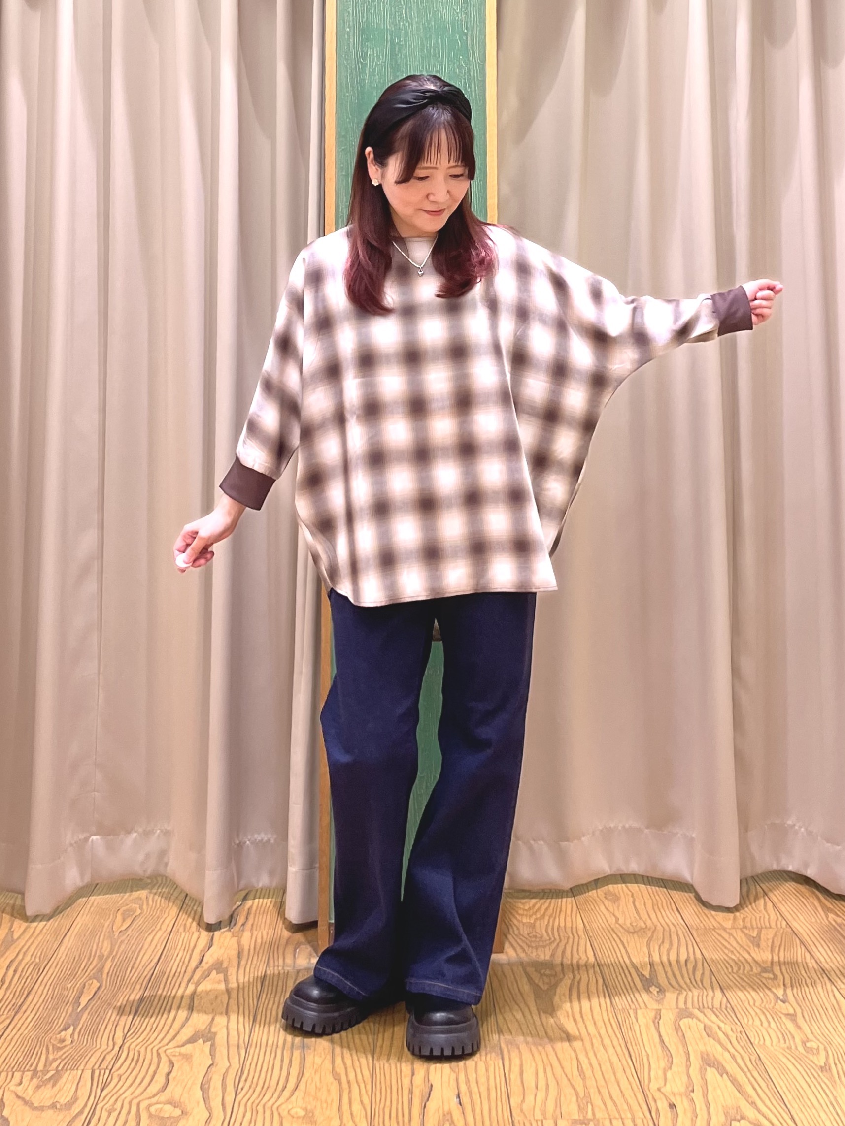 ゆっきーさんの「SHOO･LA･RUE｜【着丈選べる/洗濯後しわになりにくい】インせず着られる ドルマンブラウス」を使ったコーディネート