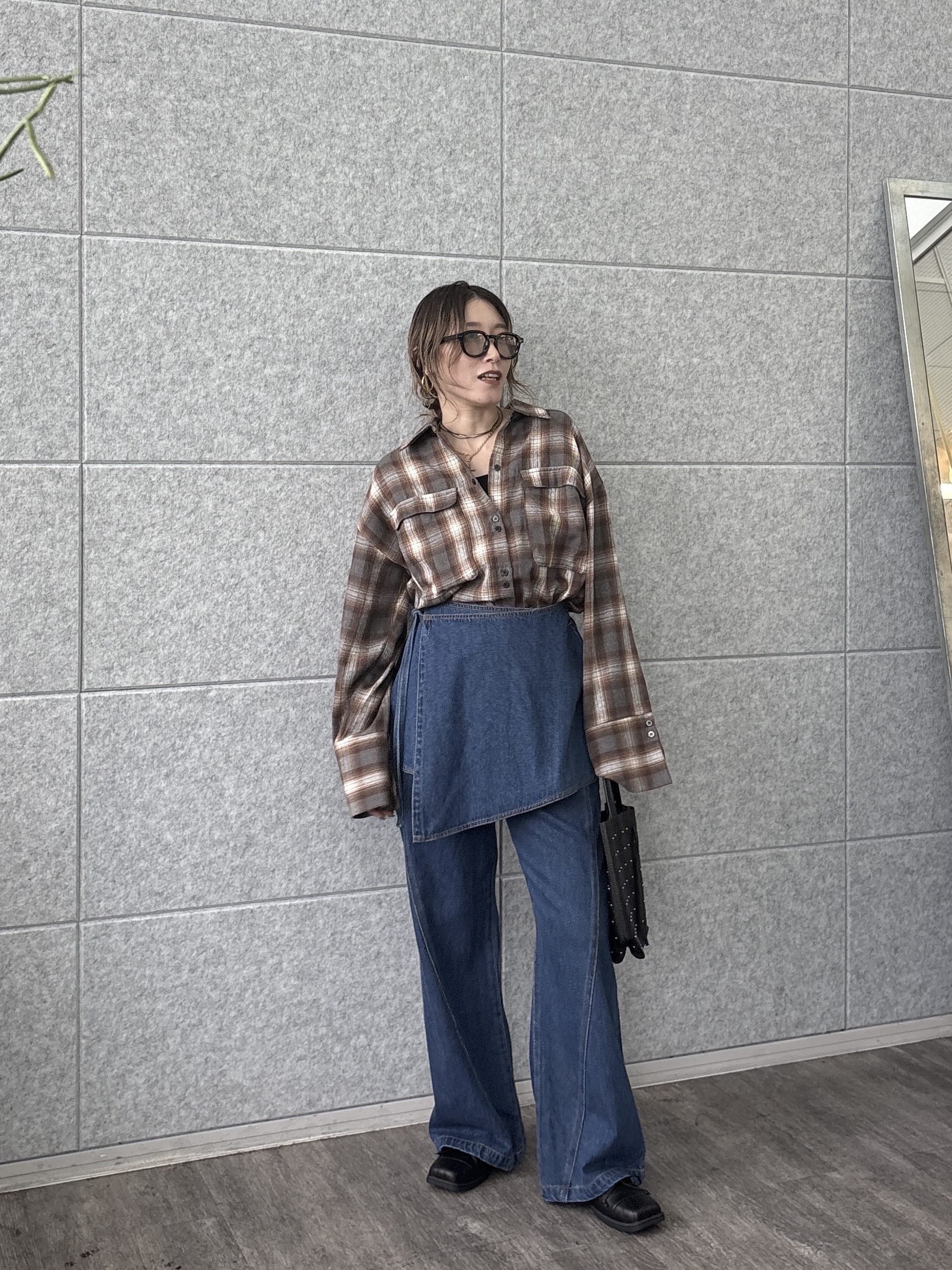 kotakiさんの「INDIVI｜チェックネルシャツ【LIVE紹介／上枝みどりさん着用】」を使ったコーディネート