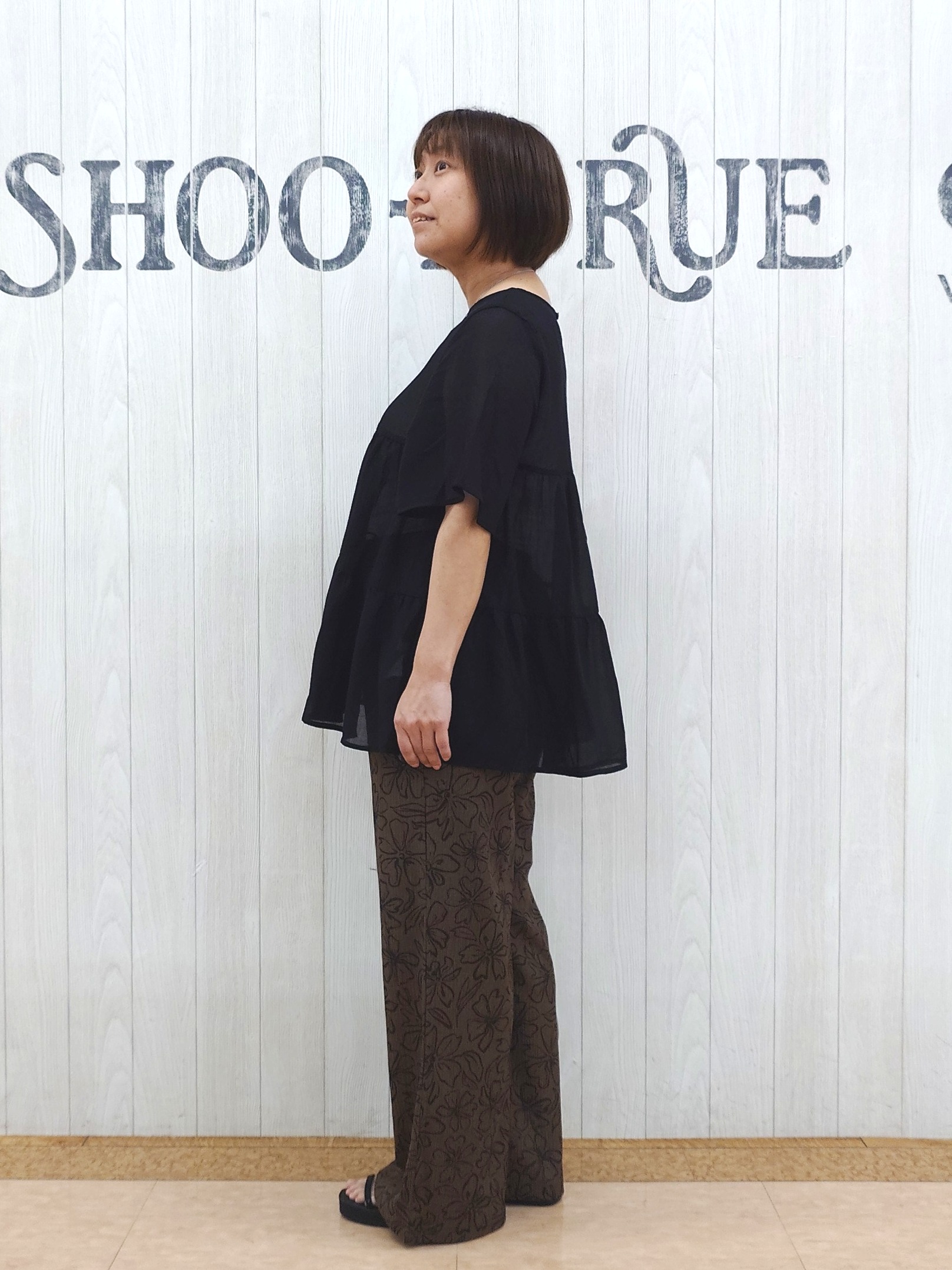 とろろさんの「SHOO･LA･RUE｜【洗濯機可/S-LL】インせず着られる シアー素材が上品なティアードブラウス」を使ったコーディネート