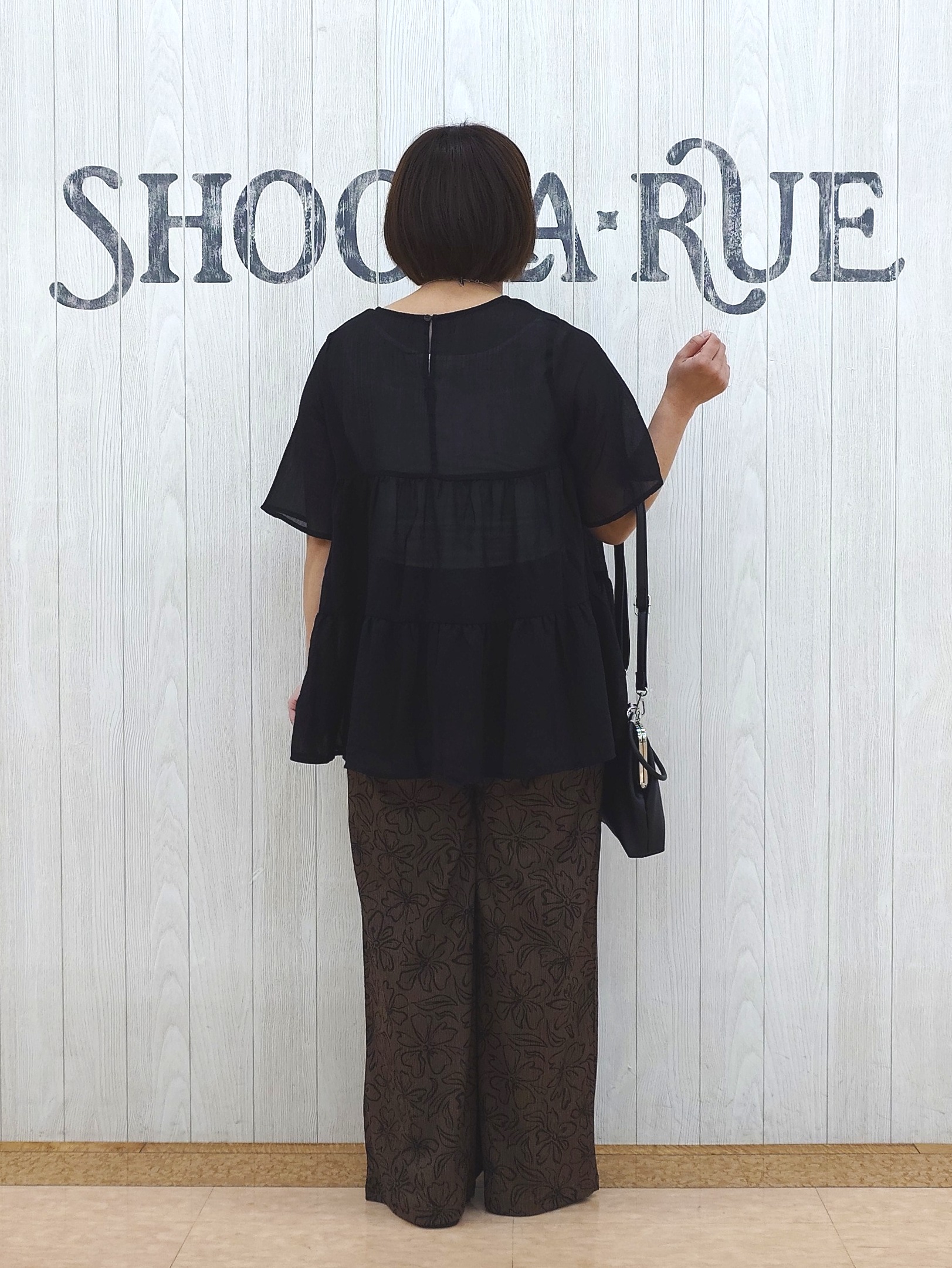 とろろさんの「SHOO･LA･RUE｜【洗濯機可/S-LL】インせず着られる シアー素材が上品なティアードブラウス」を使ったコーディネート