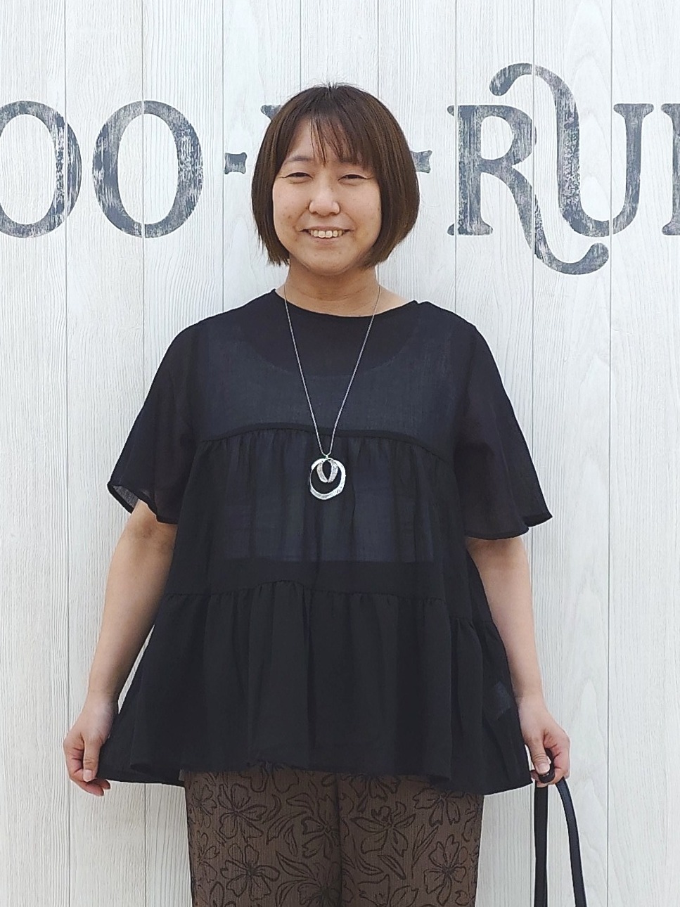 とろろさんの「SHOO･LA･RUE｜【洗濯機可/S-LL】インせず着られる シアー素材が上品なティアードブラウス」を使ったコーディネート