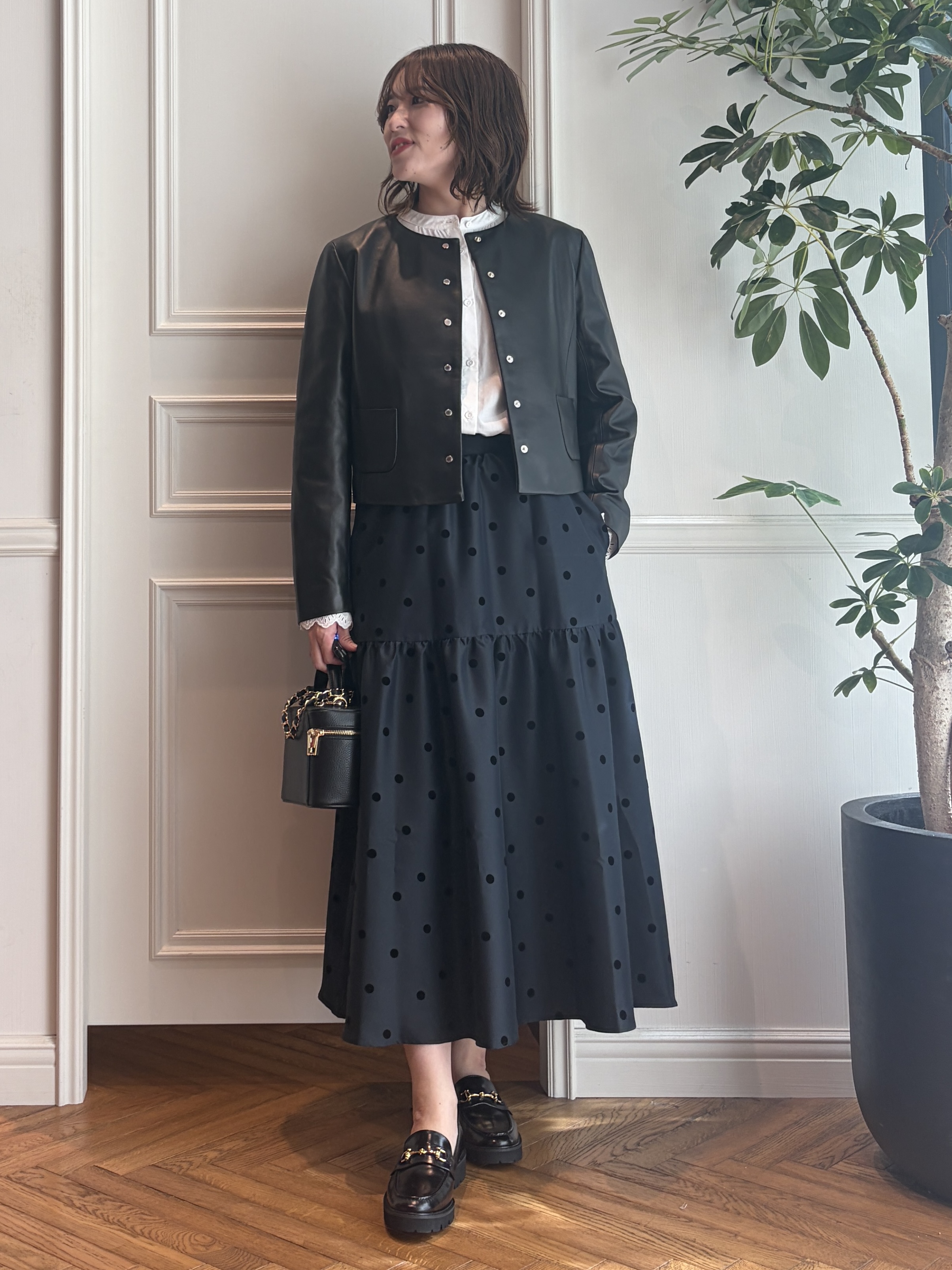 nakaoさんの「DRESSTERIOR｜◆MILOS（ミロス）チェーン付きバニティバッグ」を使ったコーディネート