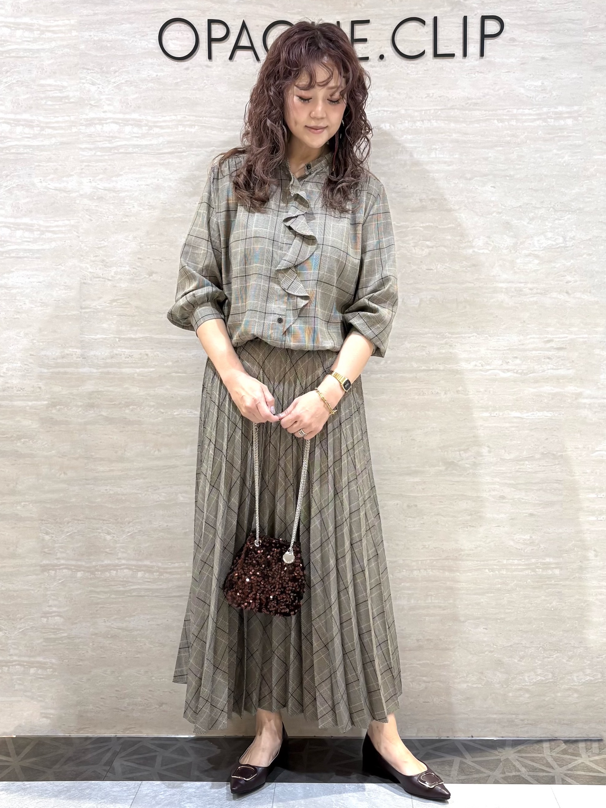 ririma55saiさんの「OPAQUE.CLIP｜【森絵梨佳さん着用】チェック柄フリルブラウス《洗濯機OK》」を使ったコーディネート