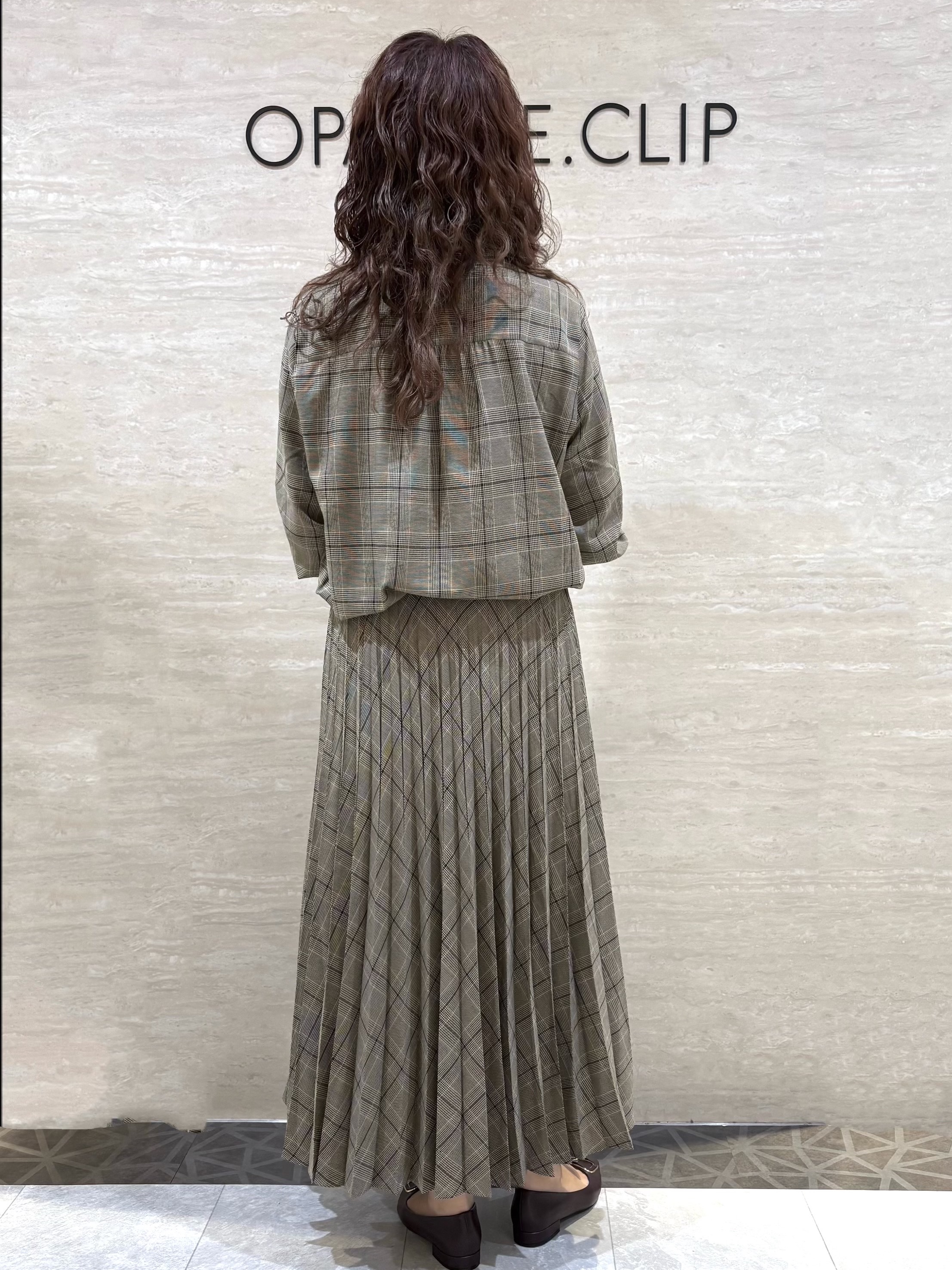 ririma55saiさんの「OPAQUE.CLIP｜【森絵梨佳さん着用】チェック柄フリルブラウス《洗濯機OK》」を使ったコーディネート