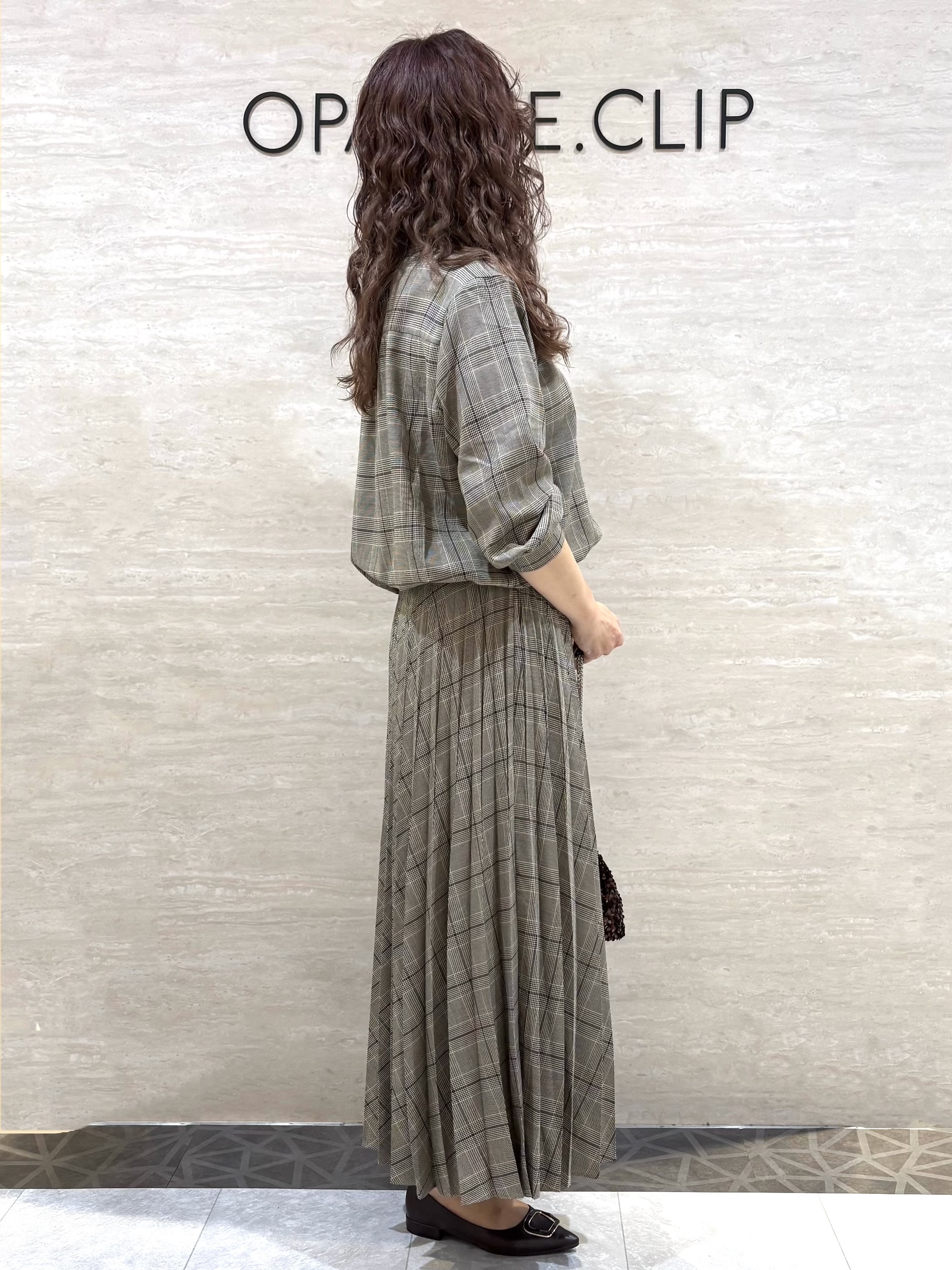 ririma55saiさんの「OPAQUE.CLIP｜【森絵梨佳さん着用】チェック柄フリルブラウス《洗濯機OK》」を使ったコーディネート