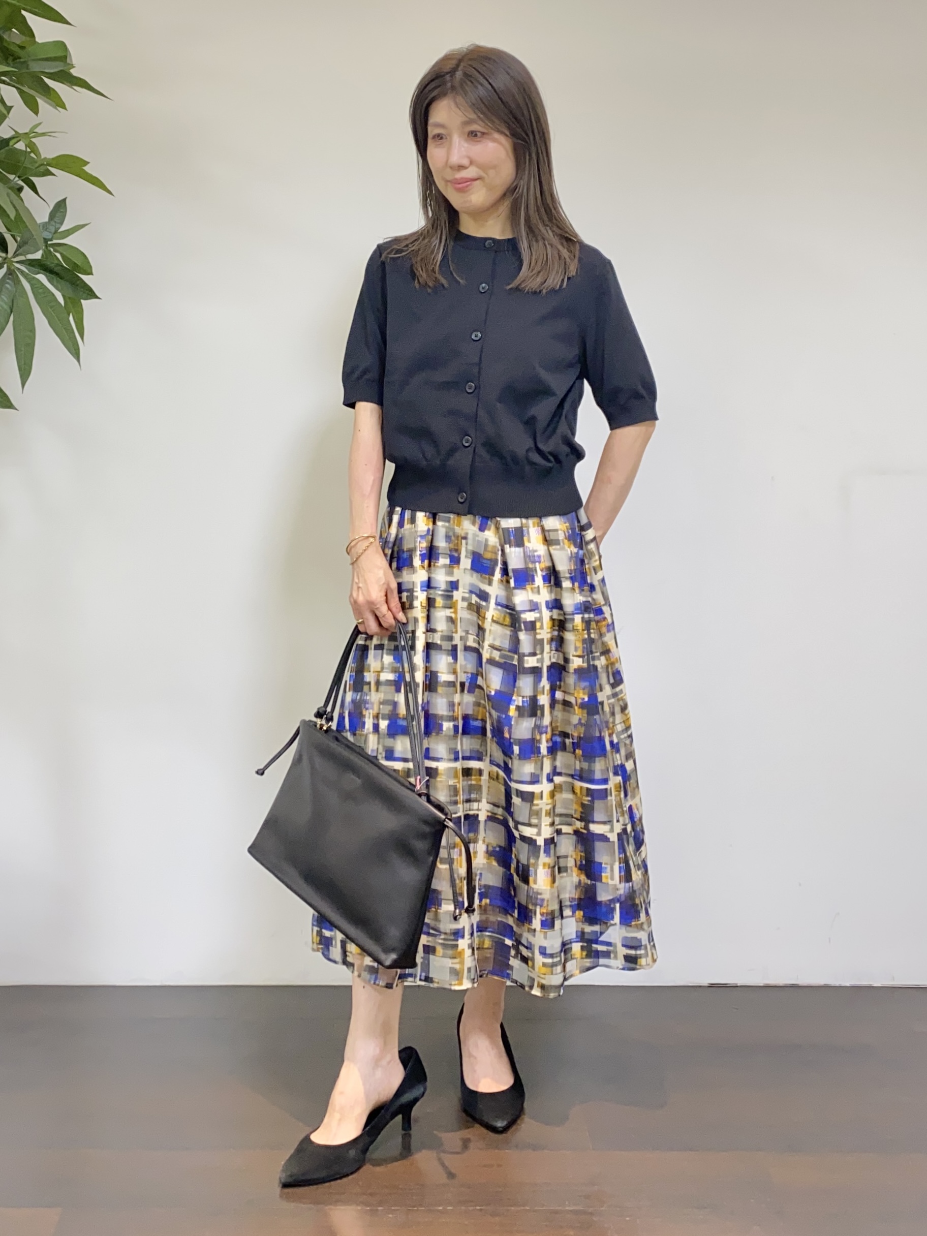 tomoさんの「UNTITLED｜【すっきり秋羽織り/前開きボタン】ドライタッチ5分袖カーディガン」を使ったコーディネート