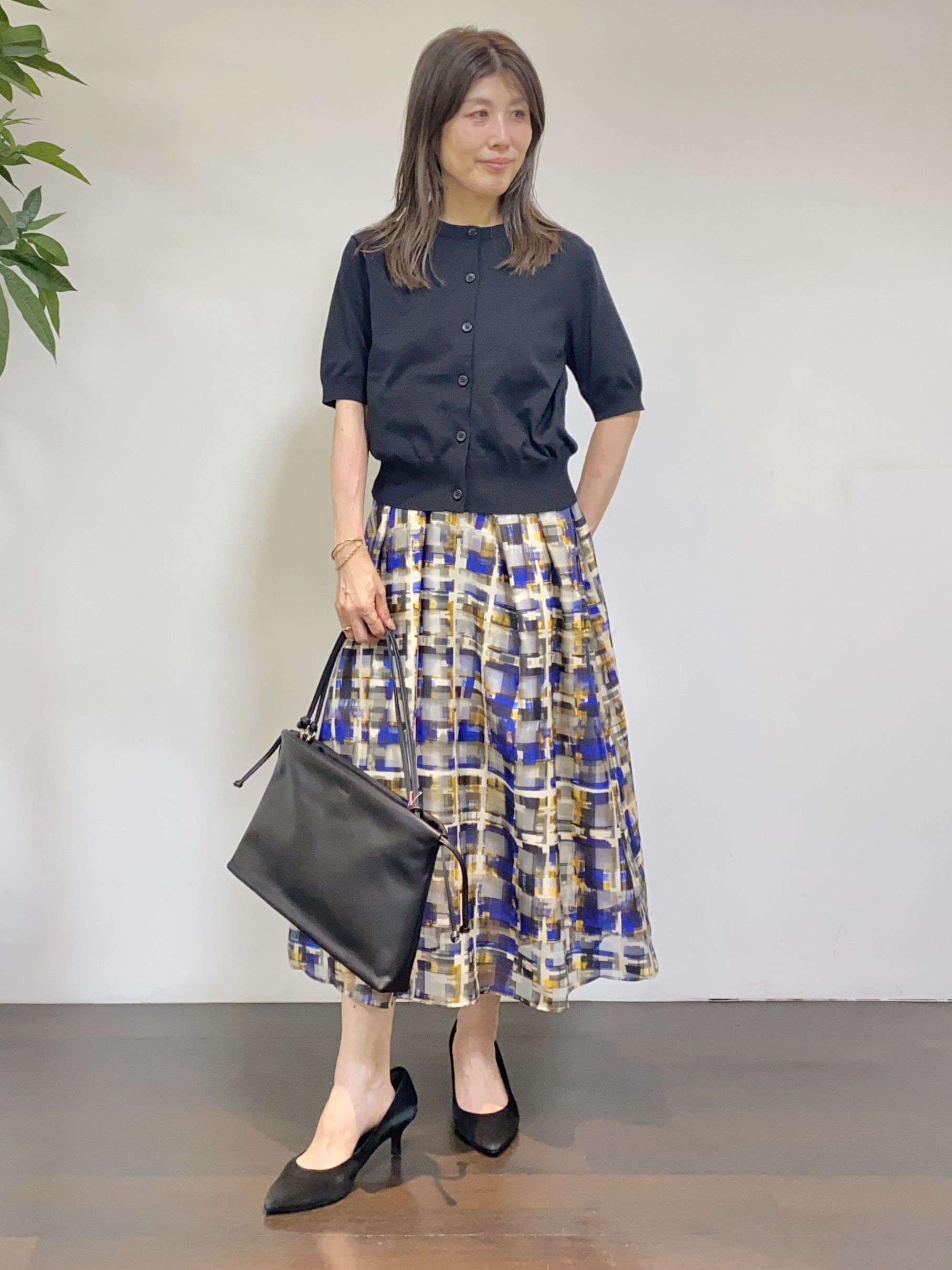 tomoさんの「UNTITLED｜【すっきり秋羽織り/前開きボタン】ドライタッチ5分袖カーディガン」を使ったコーディネート