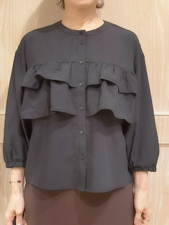 YUKIさんの「SHOO･LA･RUE｜【S-LL/洗濯機可】1枚で華やか ティアードフリルブラウス」を使ったコーディネート