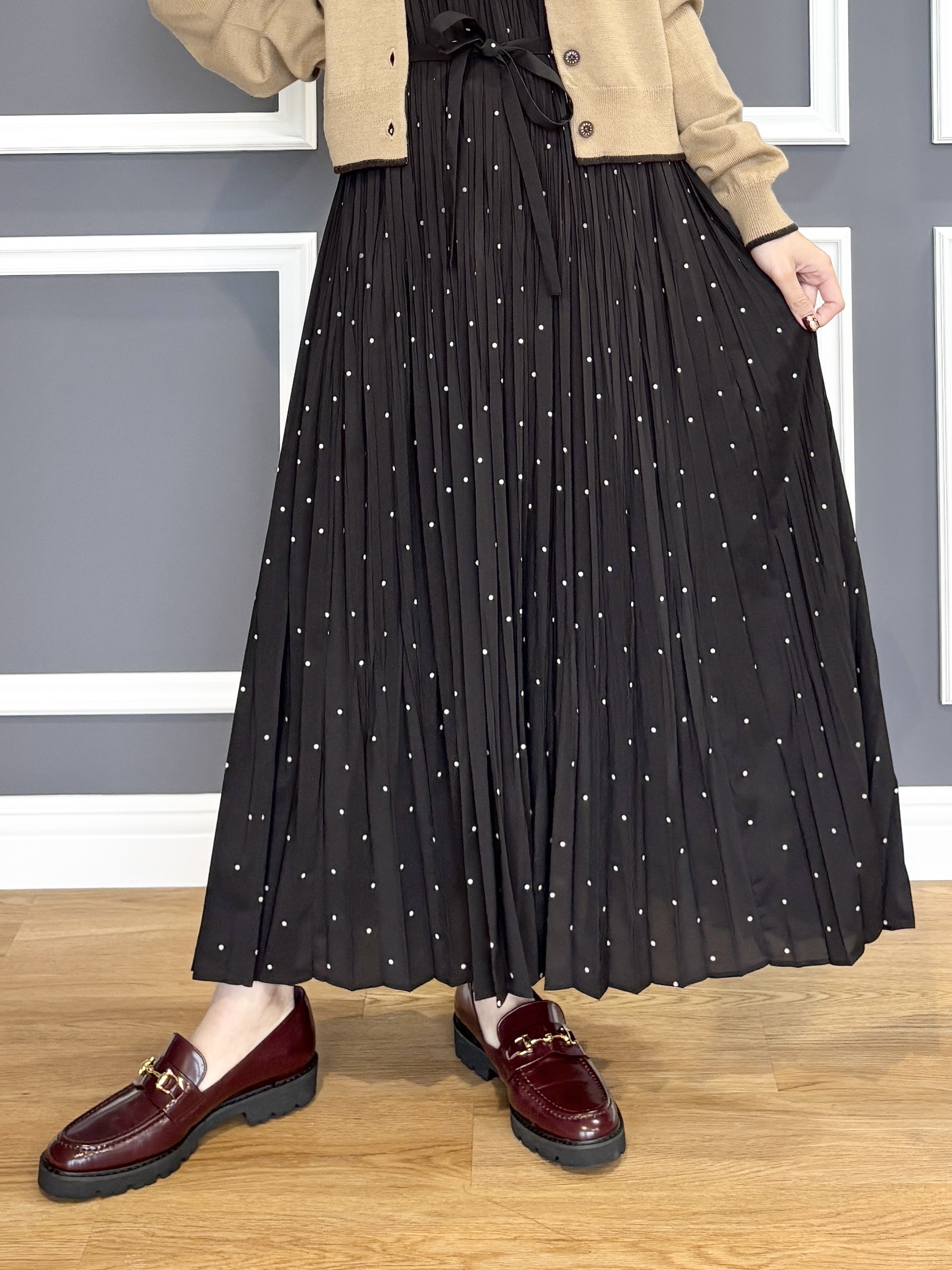 清水夏姫さんの「DRESSTERIOR｜【ウォッシャブル/2WAYシルエット】ノースリーブプリーツワンピース」を使ったコーディネート