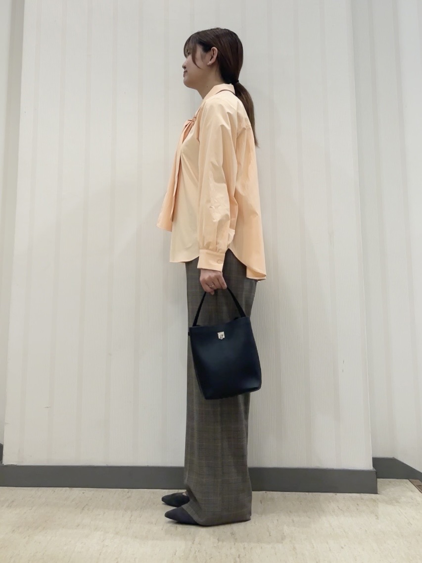 ちひさんの「INDIVI｜【接触冷感／ストレッチ◎】取外し可ボウタイシャツ」を使ったコーディネート