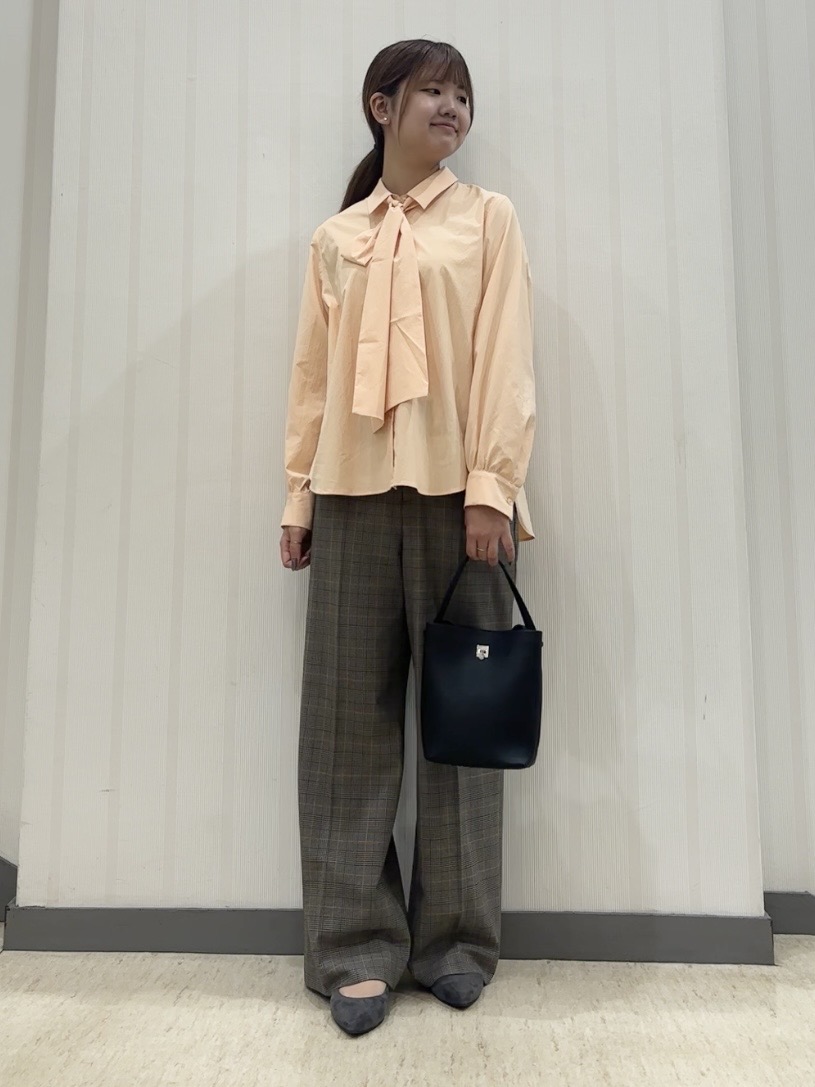 ちひさんの「INDIVI｜【接触冷感／ストレッチ◎】取外し可ボウタイシャツ」を使ったコーディネート