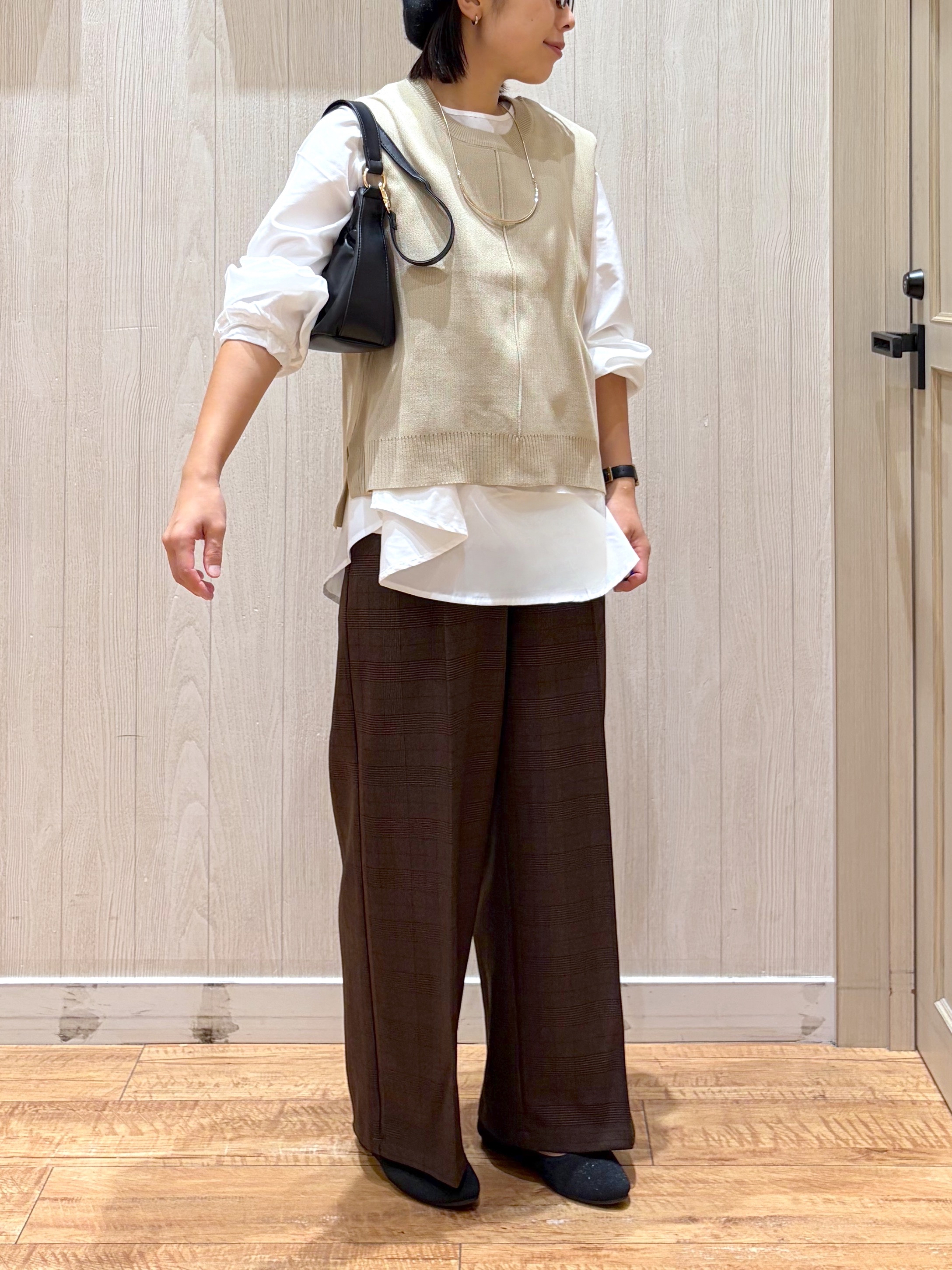 shirayuuuさんの「SHOO･LA･RUE｜【2点セット/S-LL】着回し自在 スポンディッシュニットベスト＆フレアシャツ」を使ったコーディネート