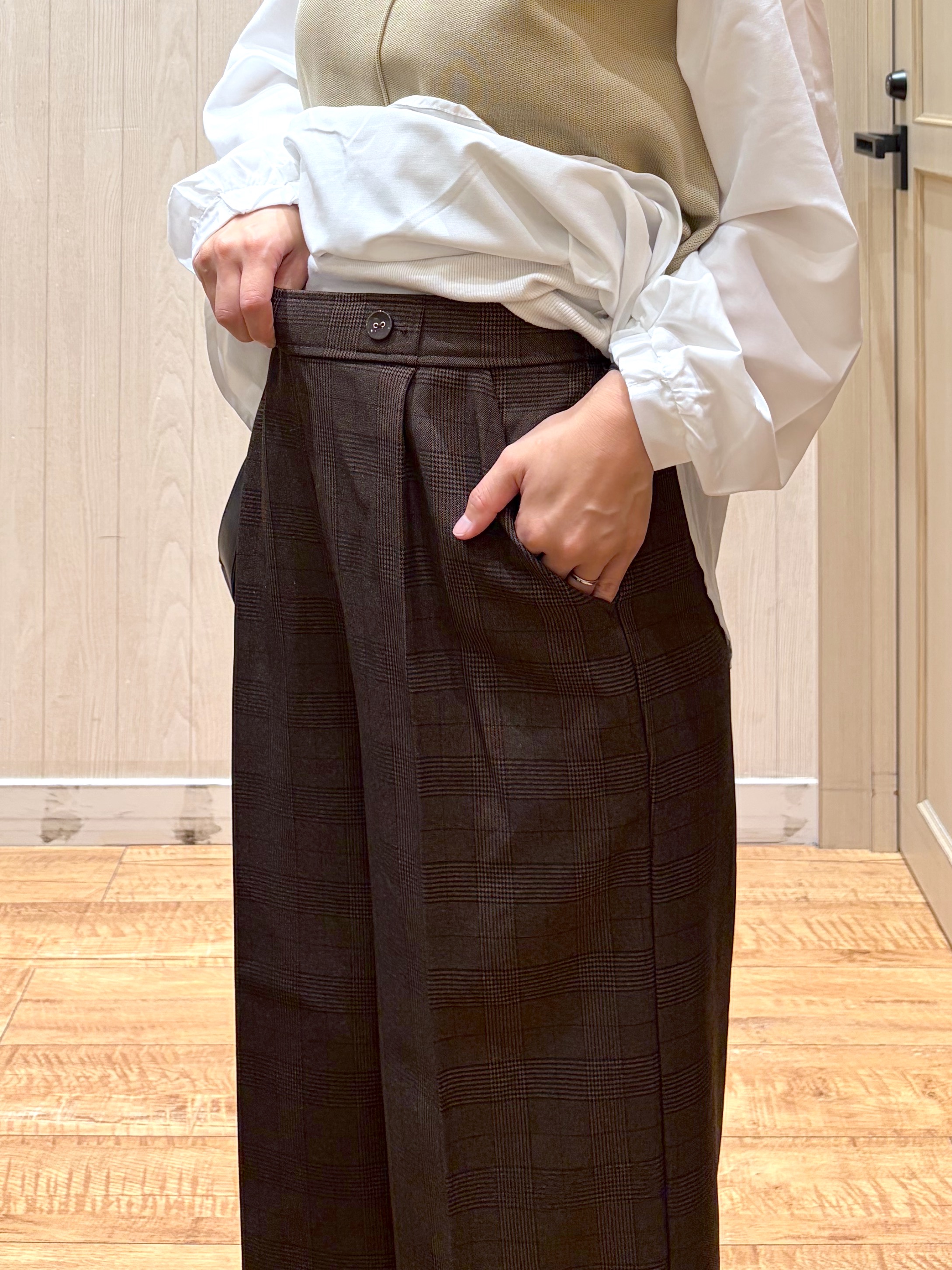 shirayuuuさんの「SHOO･LA･RUE｜【2点セット/S-LL】着回し自在 スポンディッシュニットベスト＆フレアシャツ」を使ったコーディネート