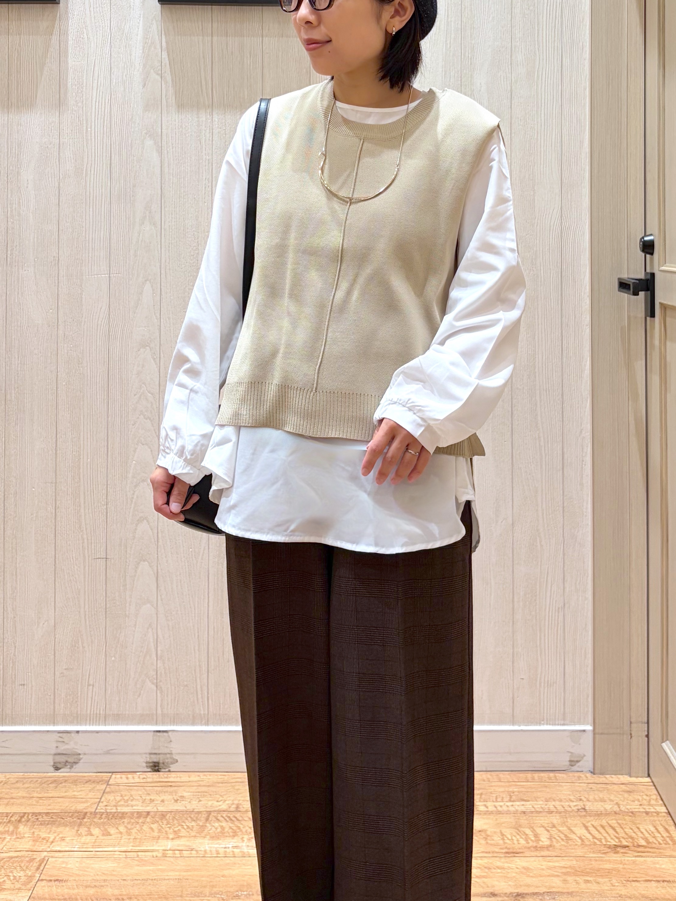 shirayuuuさんの「SHOO･LA･RUE｜【2点セット/S-LL】着回し自在 スポンディッシュニットベスト＆フレアシャツ」を使ったコーディネート