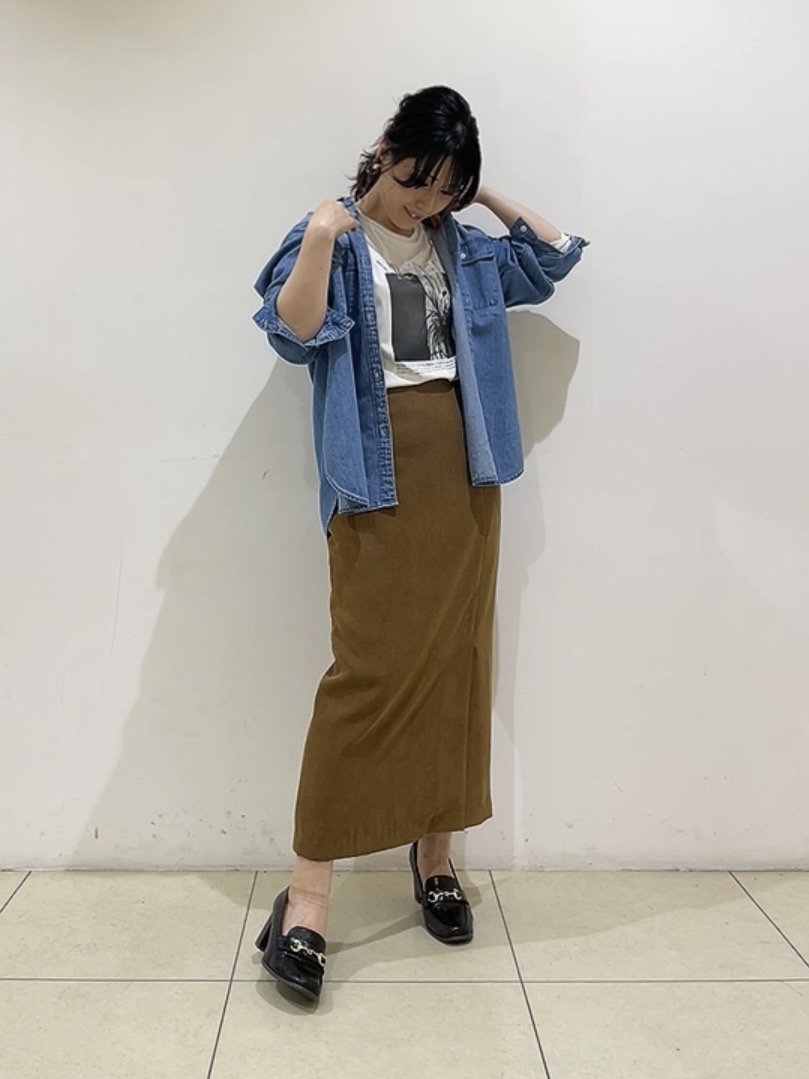 watanabeさんの「UNTITLED｜【洗える／体型カバー】ライトデニム ワークシャツ」を使ったコーディネート