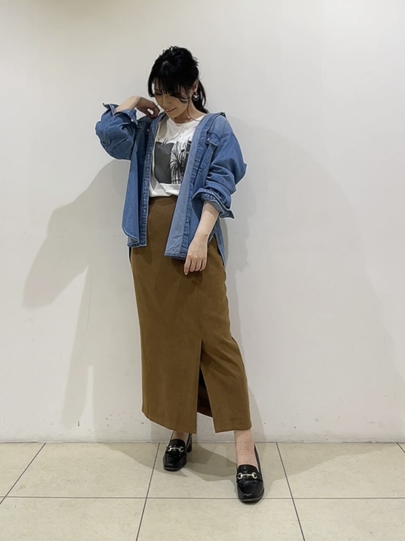 watanabeさんの「UNTITLED｜【洗える／体型カバー】ライトデニム ワークシャツ」を使ったコーディネート