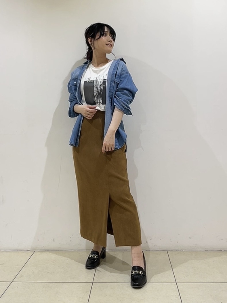 watanabeさんの「UNTITLED｜【洗える／体型カバー】ライトデニム ワークシャツ」を使ったコーディネート
