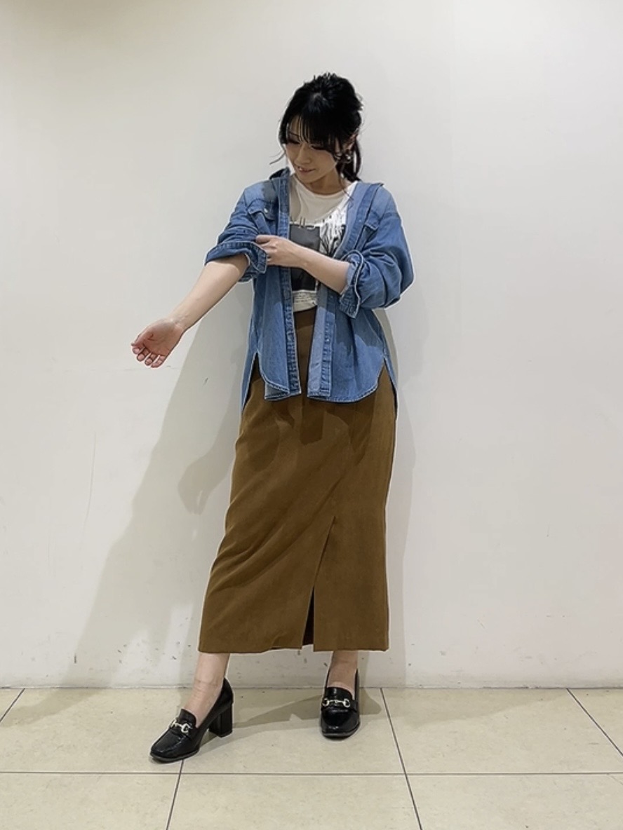 watanabeさんの「UNTITLED｜【洗える／体型カバー】ライトデニム ワークシャツ」を使ったコーディネート