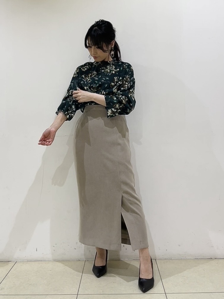 watanabeさんの「UNTITLED｜【秋映え/花柄】フラワープリントブラウス」を使ったコーディネート