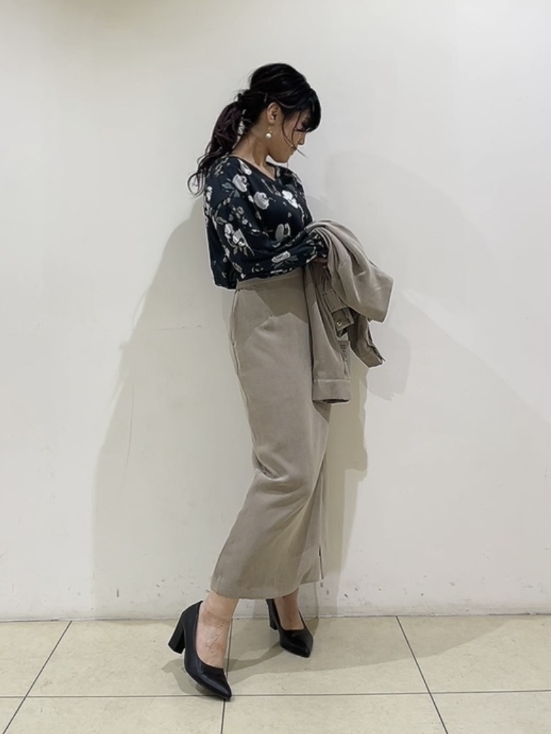 watanabeさんの「UNTITLED｜【映える1枚】花柄プリントブラウス」を使ったコーディネート