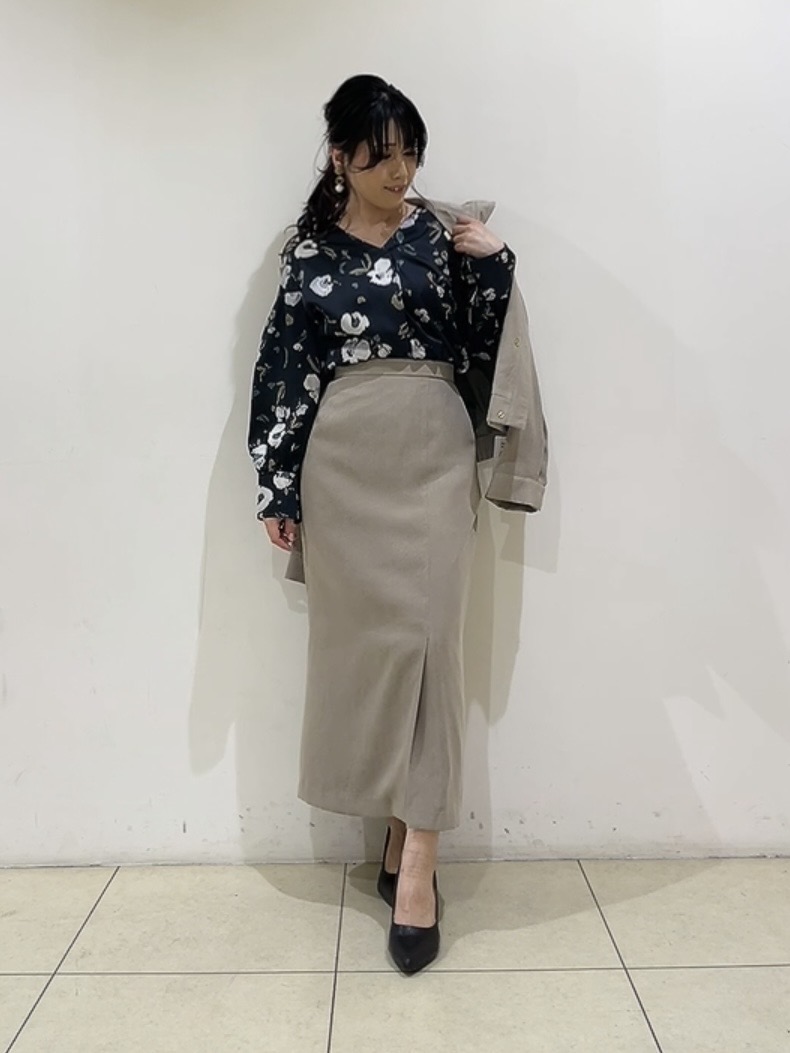 watanabeさんの「UNTITLED｜【映える1枚】花柄プリントブラウス」を使ったコーディネート
