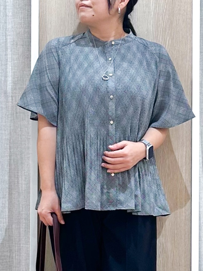 naoさんの「grove｜【体型カバー◎】大人フェミニン消しプリーツブラウス」を使ったコーディネート