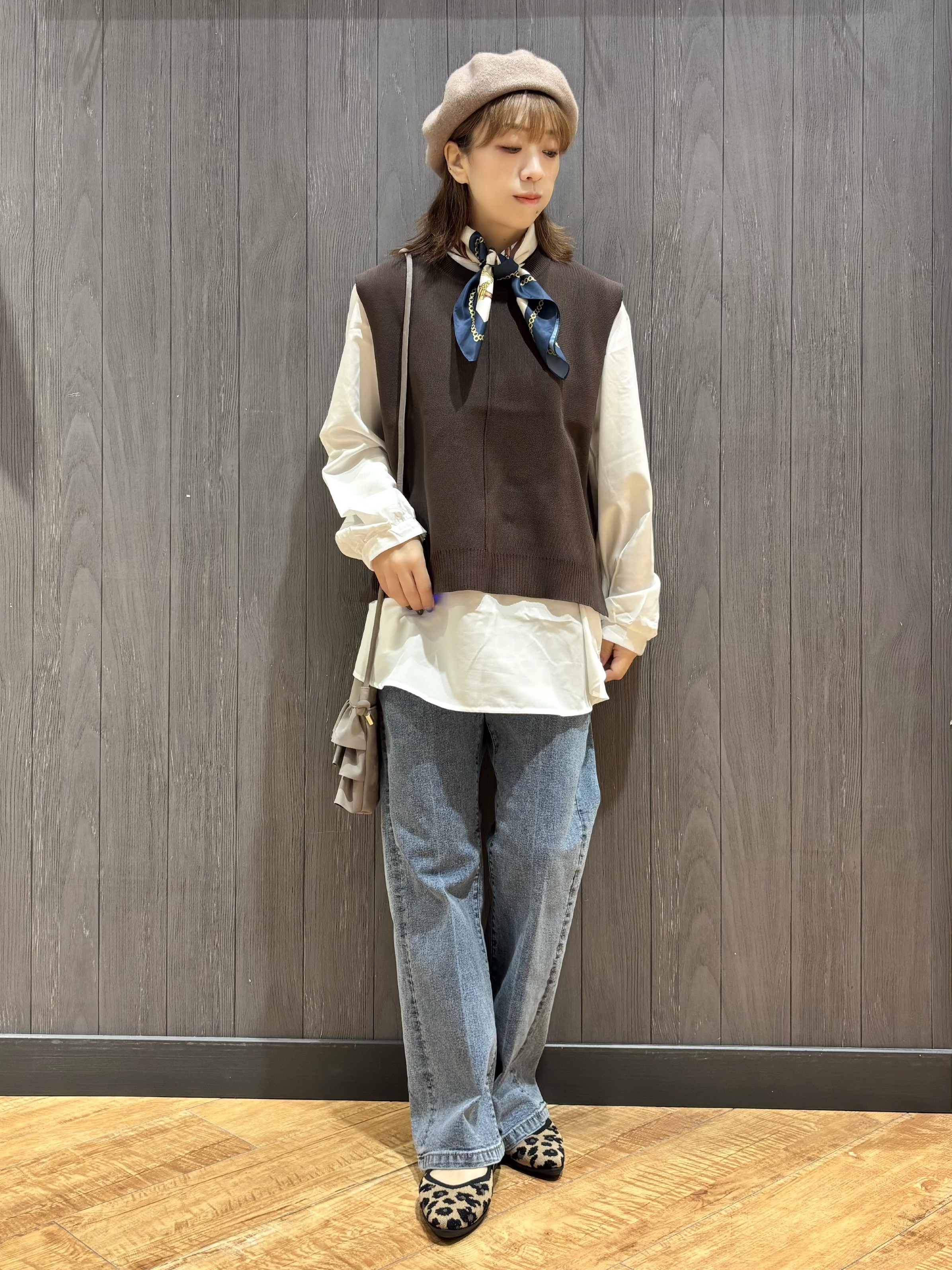meiさんの「SHOO･LA･RUE｜【2点セット/S-LL】着回し自在 スポンディッシュニットベスト＆フレアシャツ」を使ったコーディネート