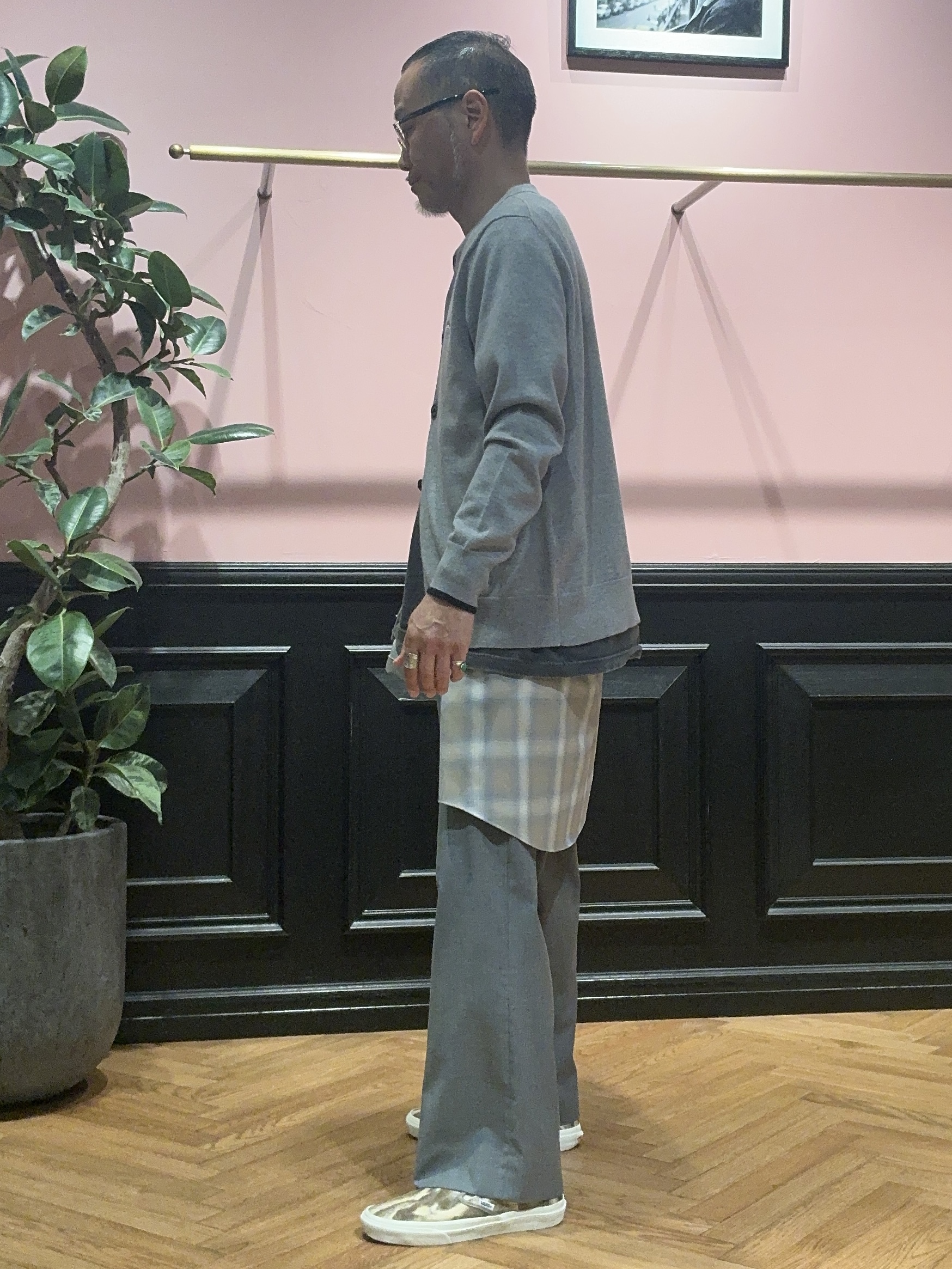 torigoeさんの「DRESSTERIOR｜【7色展開】ゼニアバルーファ キャッシュウール ラウンドネックカーディガン」を使ったコーディネート