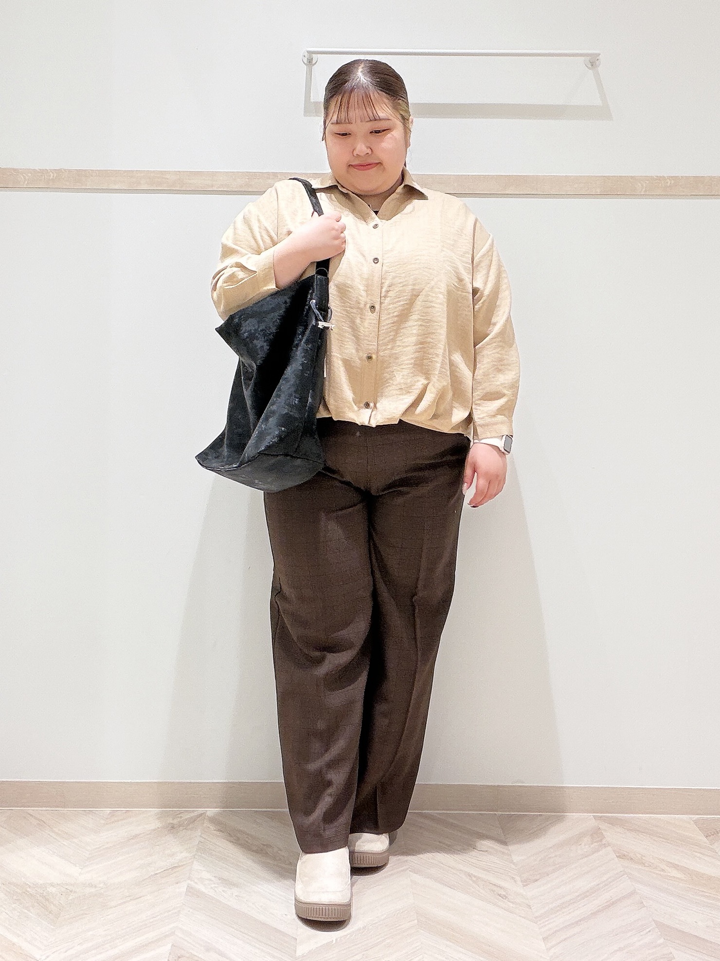 ゆめかさんの「SHOO･LA･RUE｜【洗濯後しわになりにくい/インしてる風】1枚で着映える裾タックシャツ」を使ったコーディネート