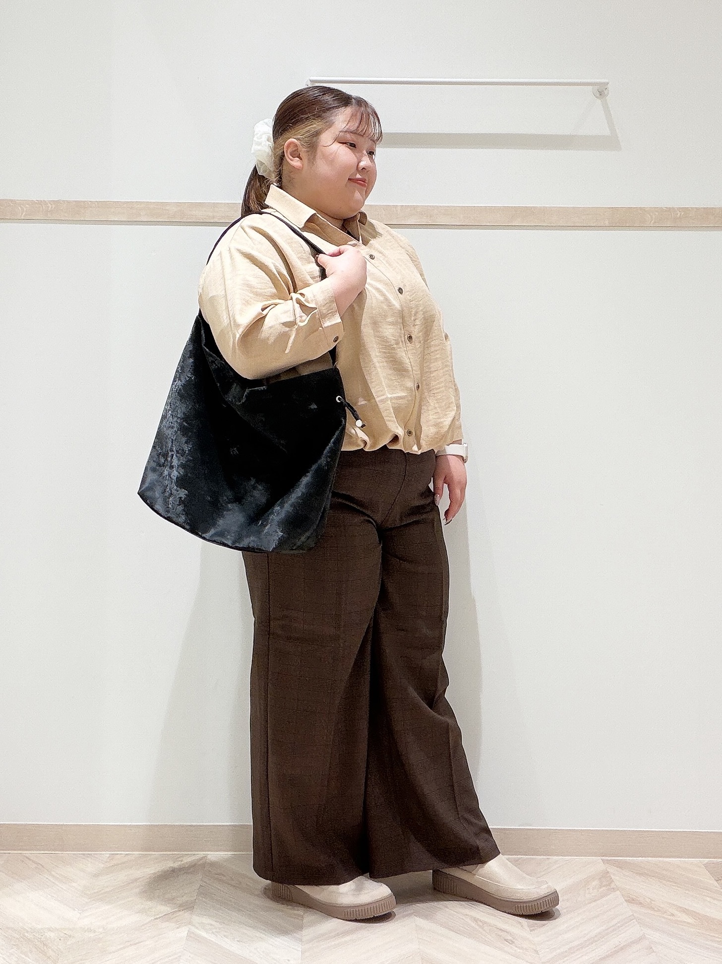 ゆめかさんの「SHOO･LA･RUE｜【洗濯後しわになりにくい/インしてる風】1枚で着映える裾タックシャツ」を使ったコーディネート