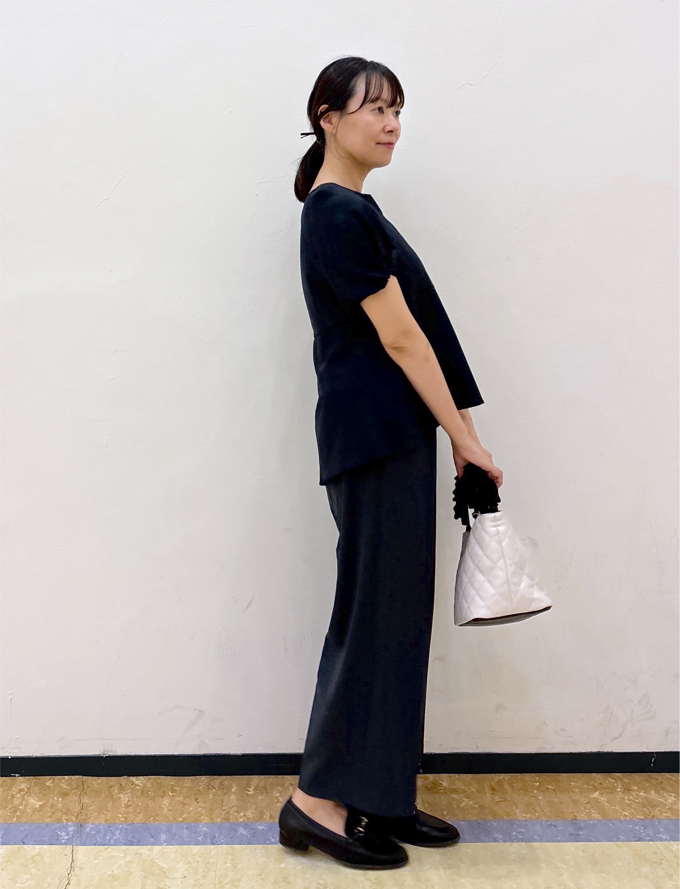 akariさんの「index｜【接触冷感／吸水速乾】キーネックペプラムブラウス《洗濯機OK》」を使ったコーディネート