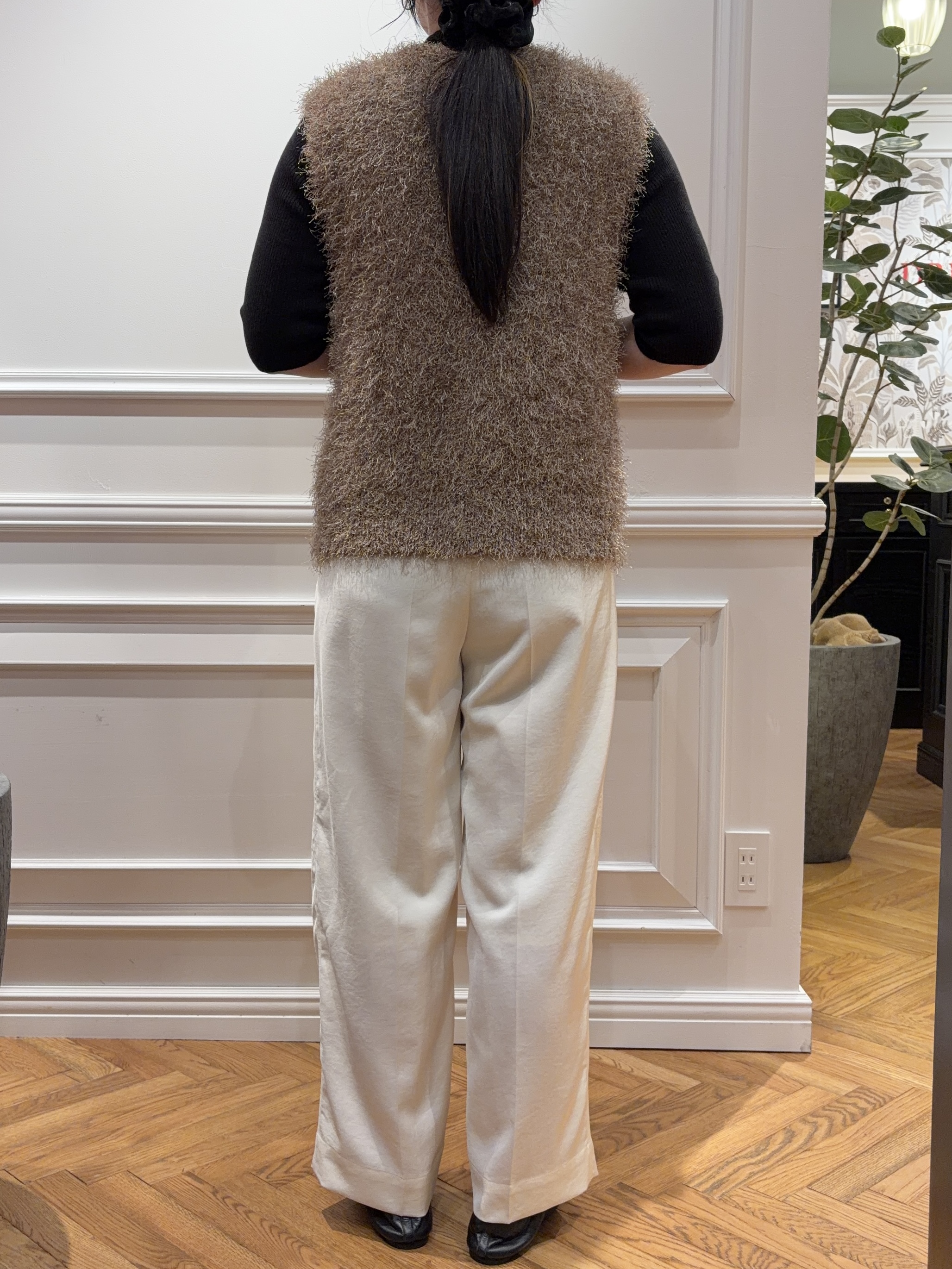 SAKAIさんの「DRESSTERIOR｜フェザーヤーン2WAYニットプルオーバー」を使ったコーディネート