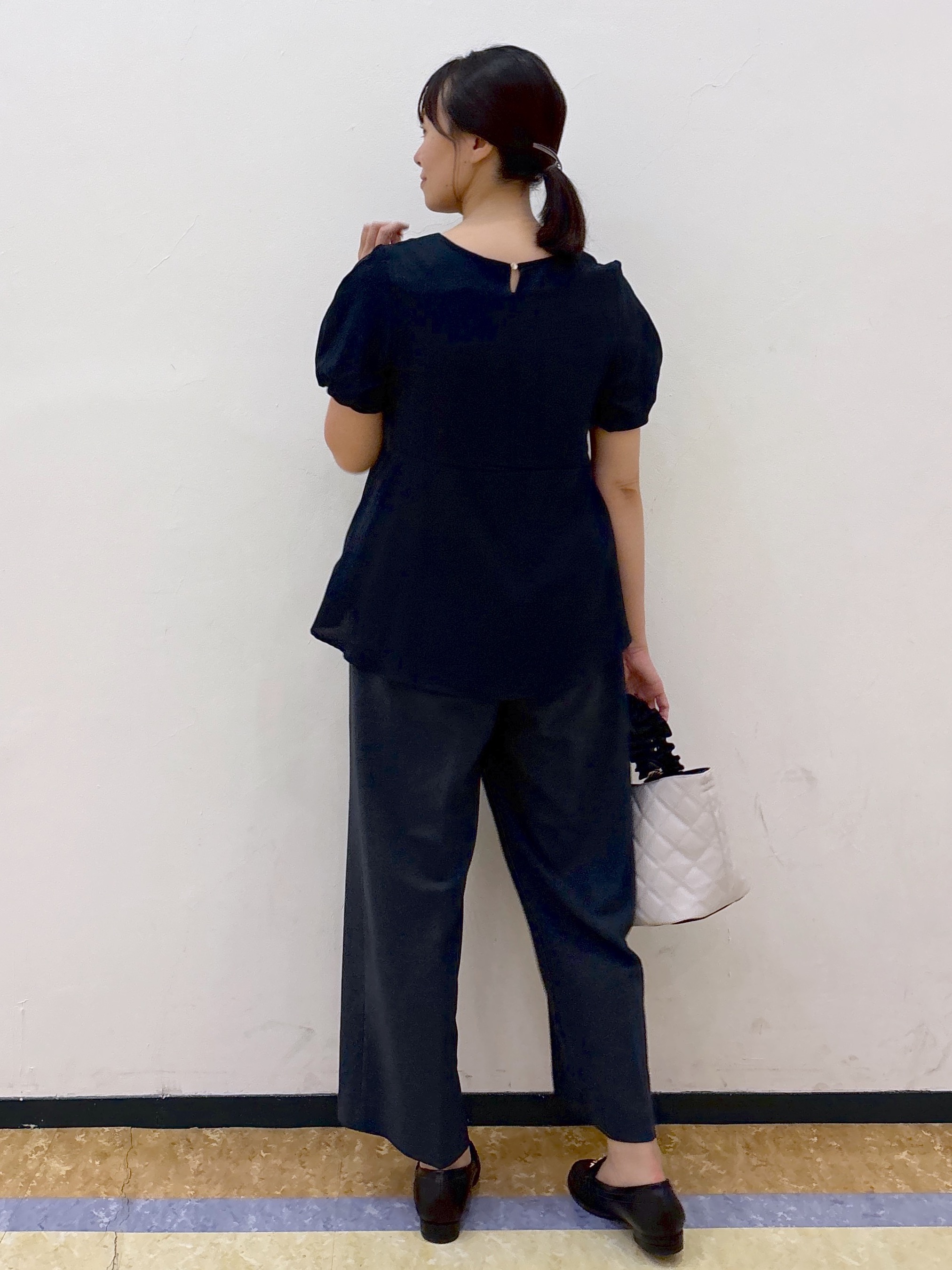 akariさんの「index｜【接触冷感／吸水速乾】キーネックペプラムブラウス《洗濯機OK》」を使ったコーディネート