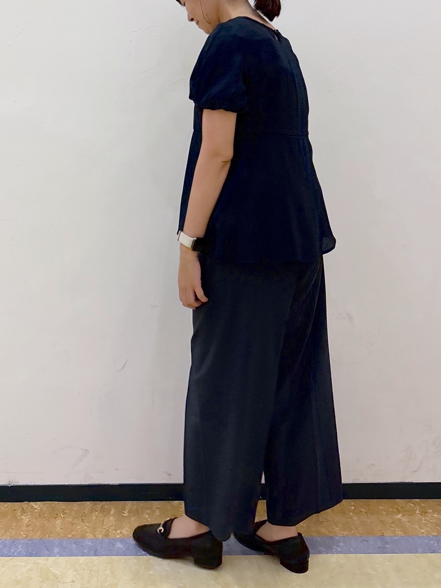 akariさんの「index｜【接触冷感／吸水速乾】キーネックペプラムブラウス《洗濯機OK》」を使ったコーディネート