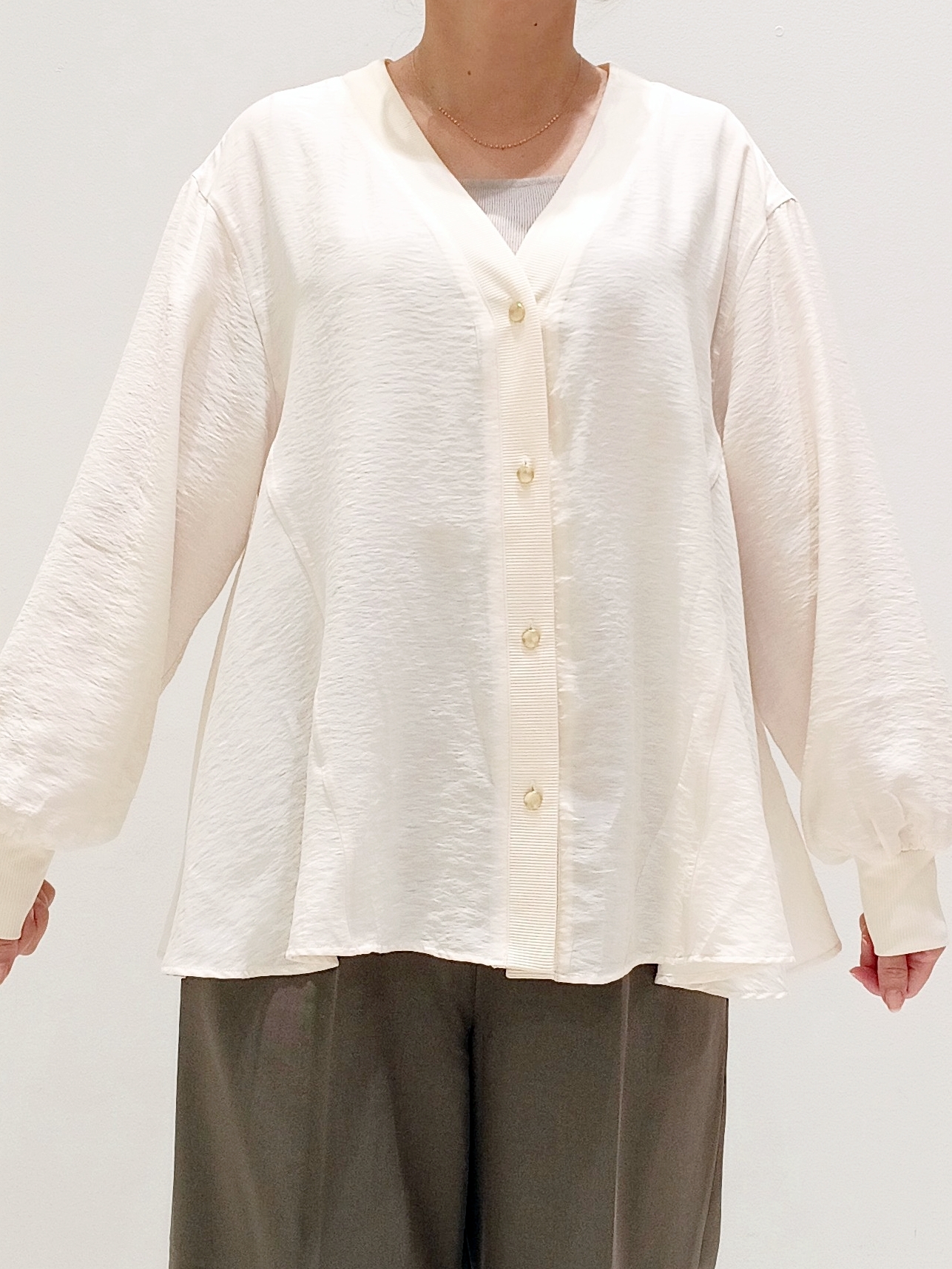 mizueさんの「grove｜シアーシャツカーディガン」を使ったコーディネート