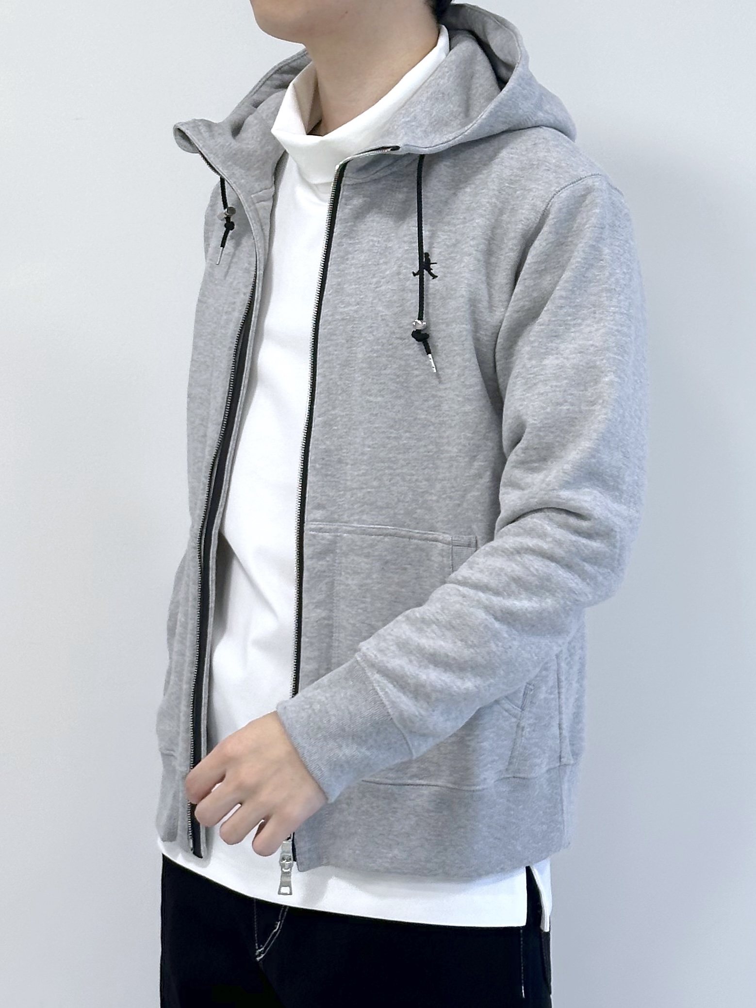 イッシーさんの「TAKEO KIKUCHI｜【BOWLER HAT LABEL】オフタートル プルオーバージャージ」を使ったコーディネート